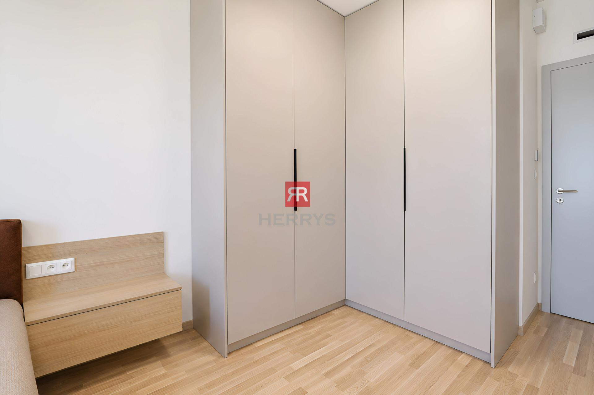 HERRYS - Na prenájom atraktívny 2-izbový apartmán s parkovacím miestom v komplexe METROPOLIS