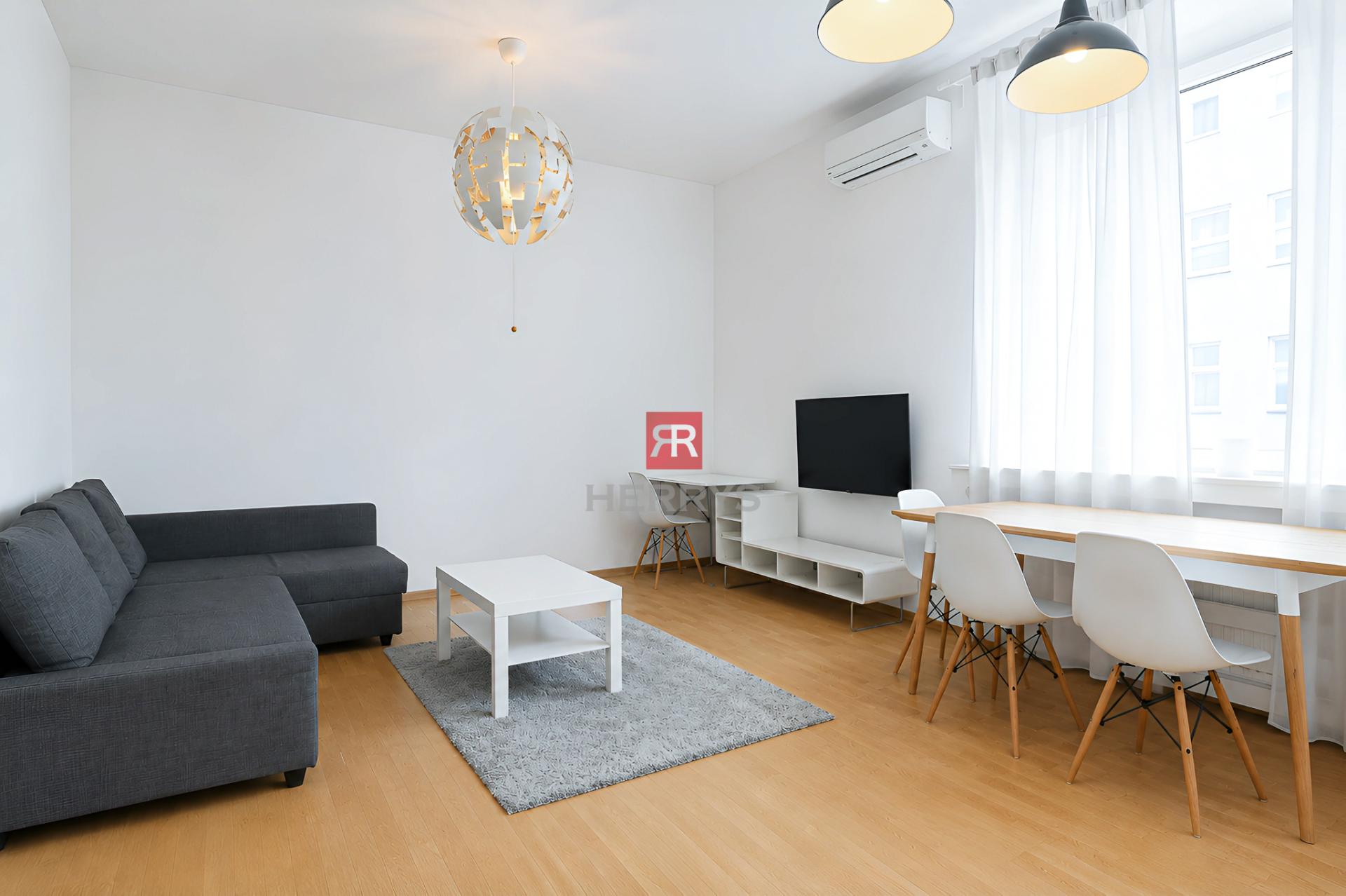 HERRYS - Na prenájom štýlový a priestranný 2-izbový byt v centre mesta - Nám. 1. mája