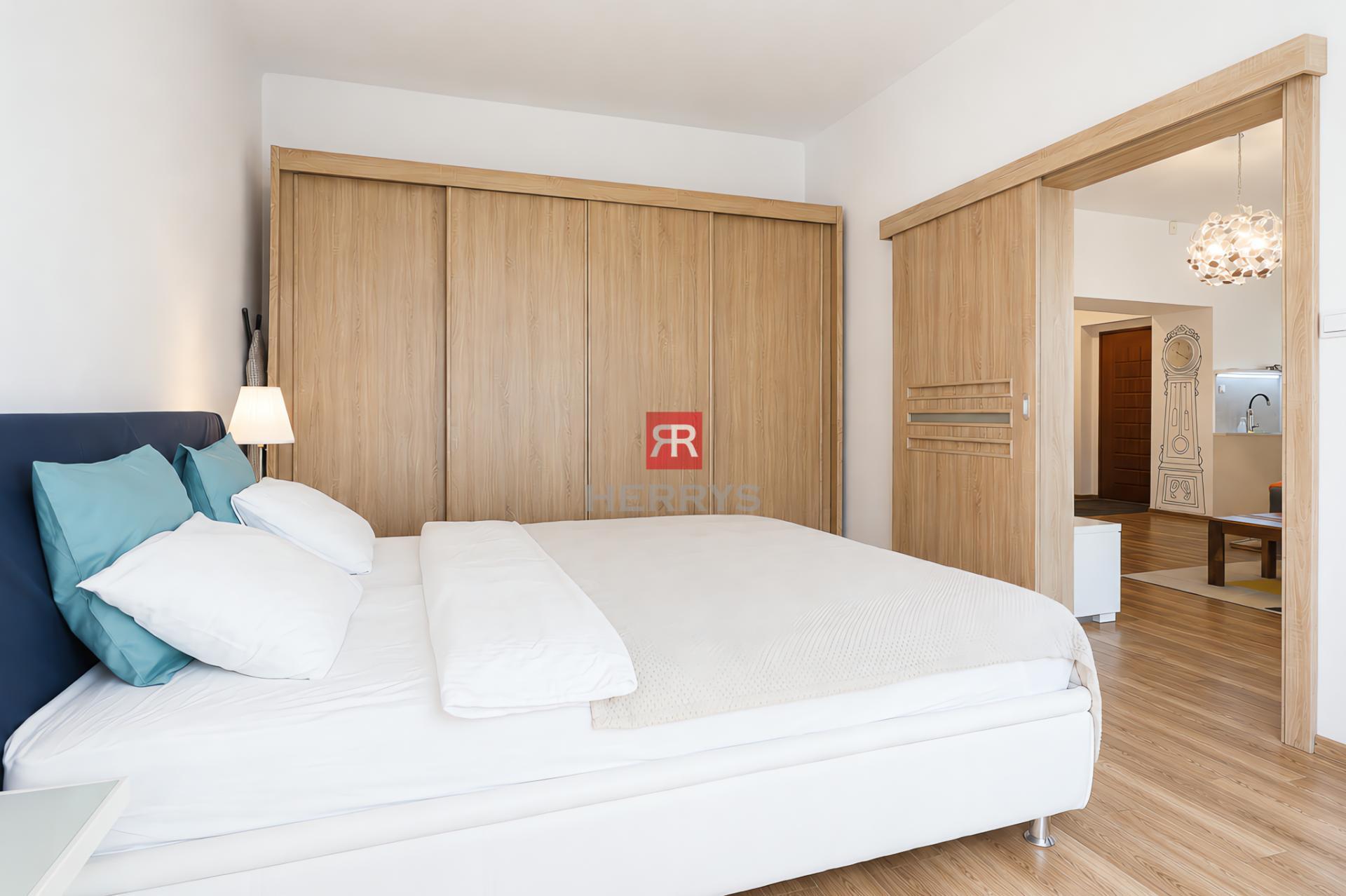HERRYS - Exceptional 2-bedroom apartment with high ceilings for rent in the Old Town - Dobrovičova&nbsp;