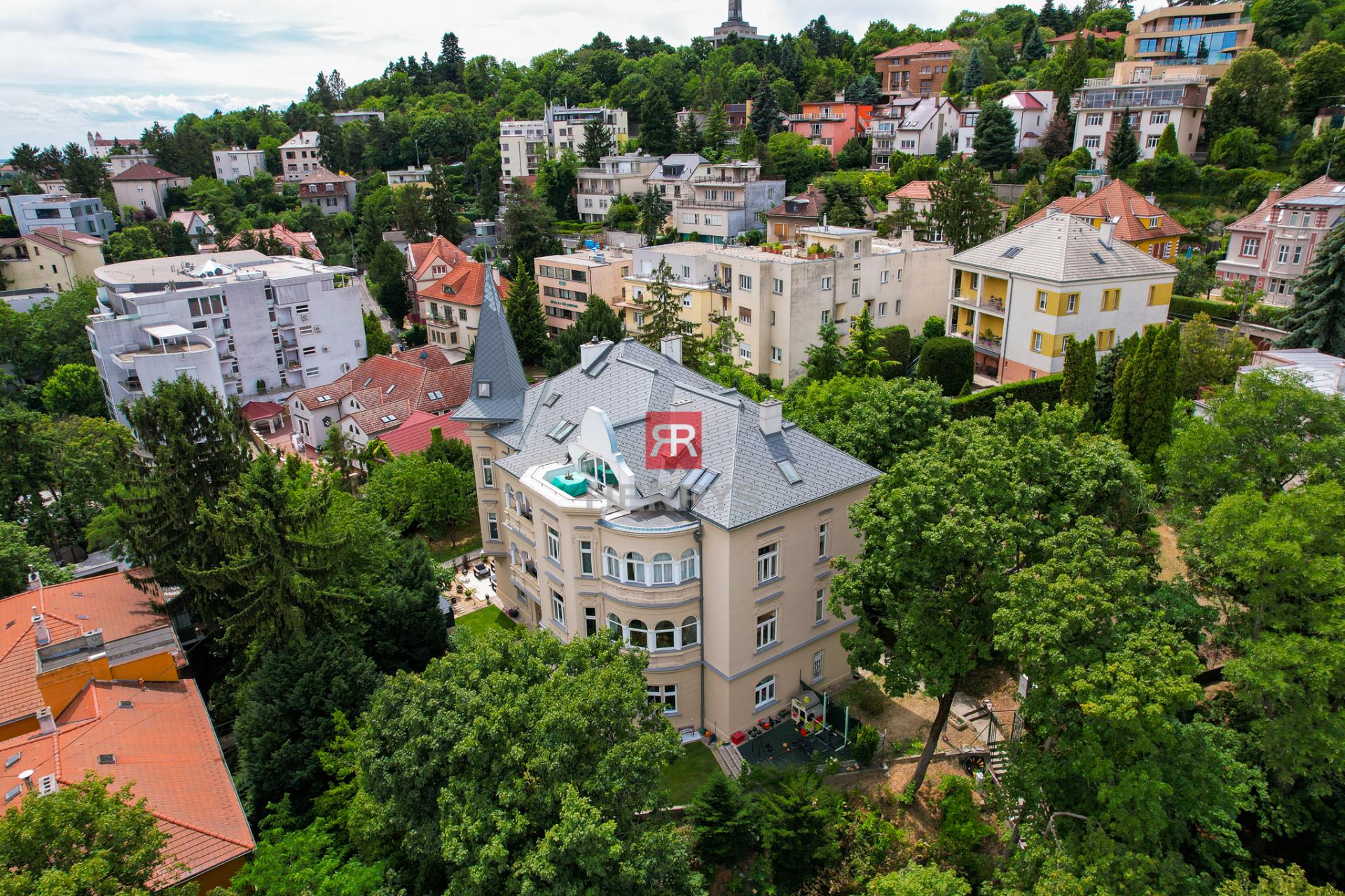 HERRYS - Na predaj charizmatický 2,5-izbový byt s vysokými stropmi na Hlbokej ceste