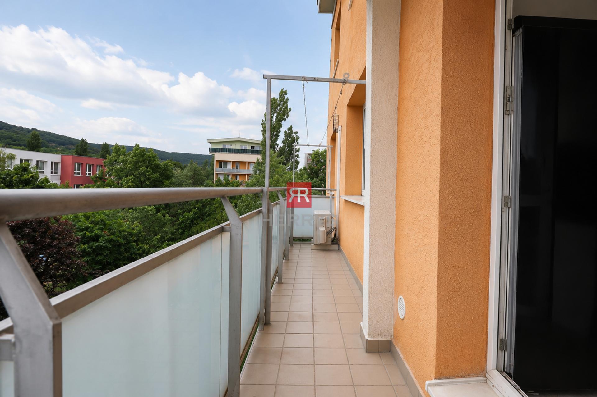 HERRYS - spacious 3-room apartment for rent on Teplická Street, small pet welcome.