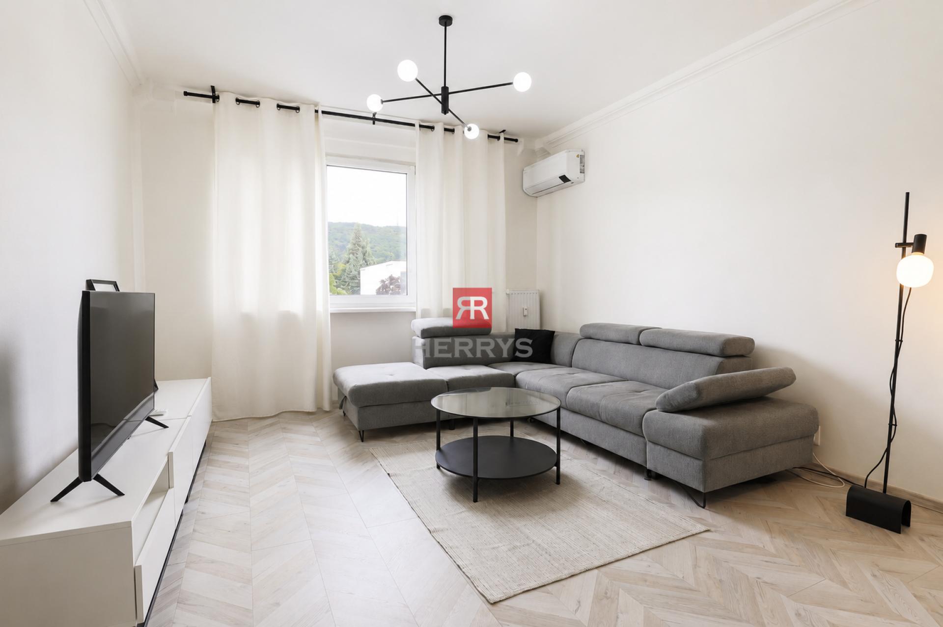 HERRYS - spacious 3-room apartment for rent on Teplická Street, small pet welcome.