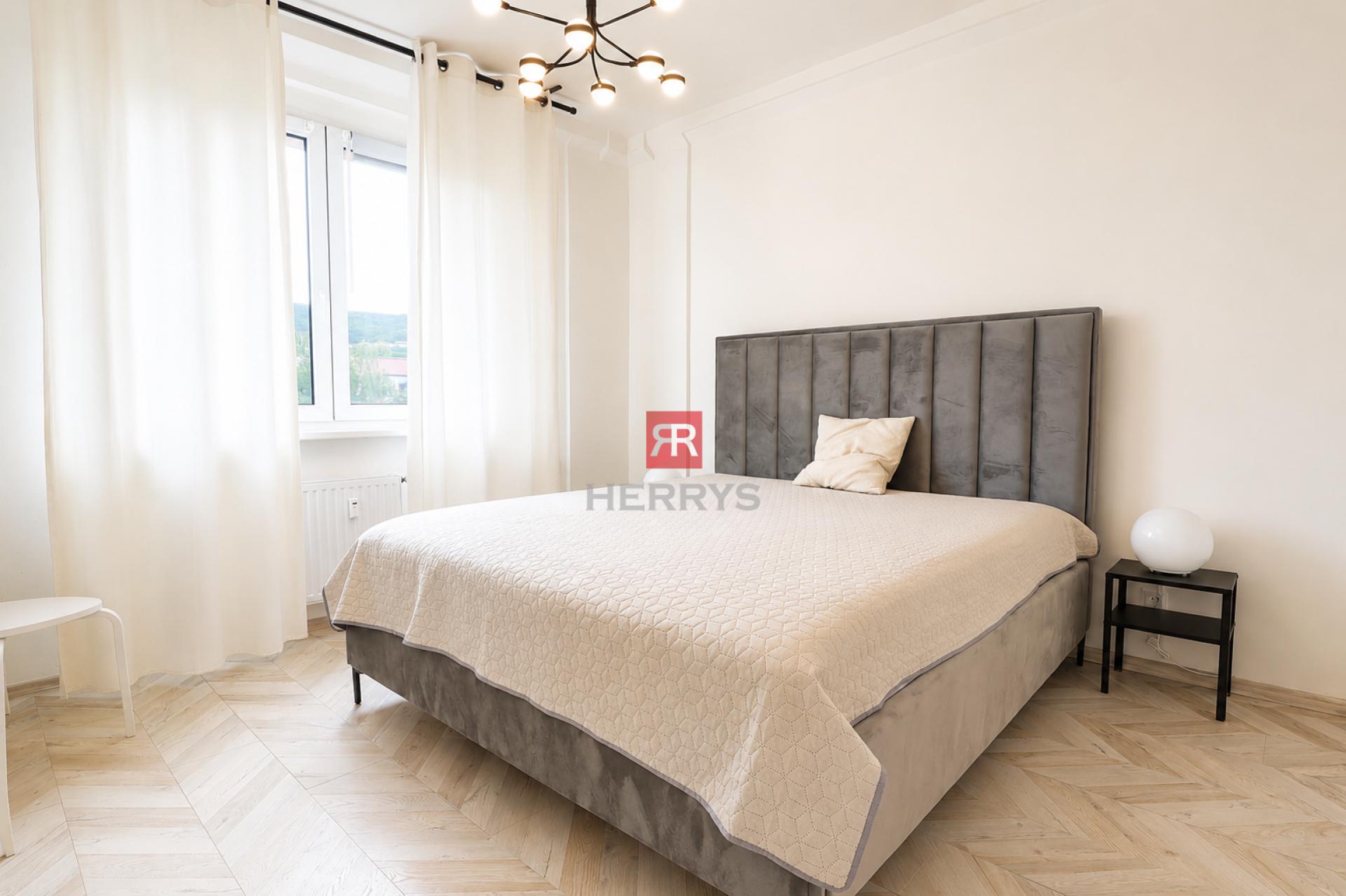 HERRYS - spacious 3-room apartment for rent on Teplická Street, small pet welcome.