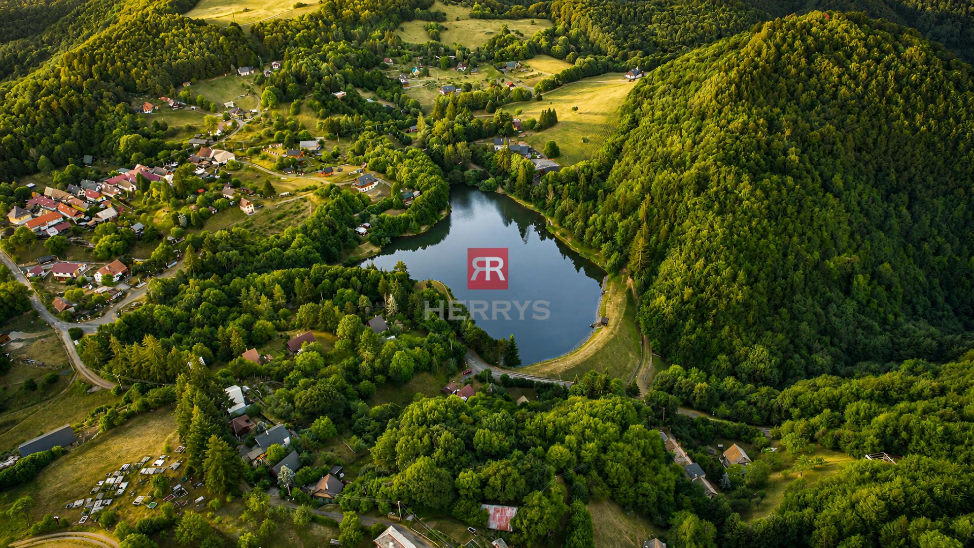 HERRYS - Na predaj moderná chata pri tajchu | Hodruša-Hámre | Súkromný areál, sauna v srdci Štiavnických vrchov