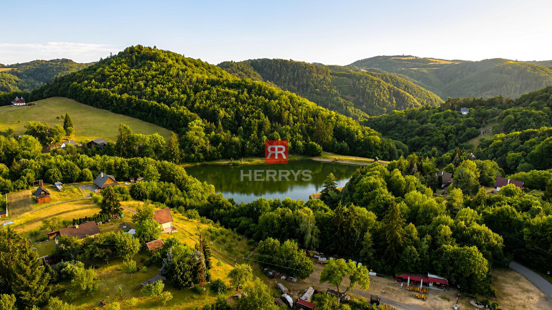 HERRYS - Na predaj moderná chata pri tajchu | Hodruša-Hámre | Súkromný areál, sauna v srdci Štiavnických vrchov