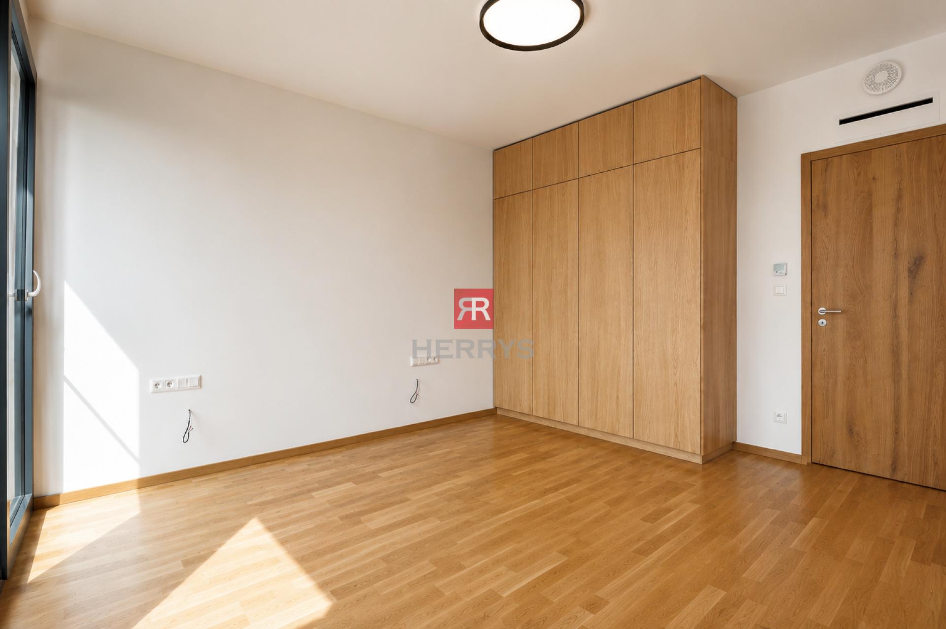 HERRYS - Na prenájom jedinečný 5-izbový byt s veľkou terasou v srdci downtownu&nbsp;