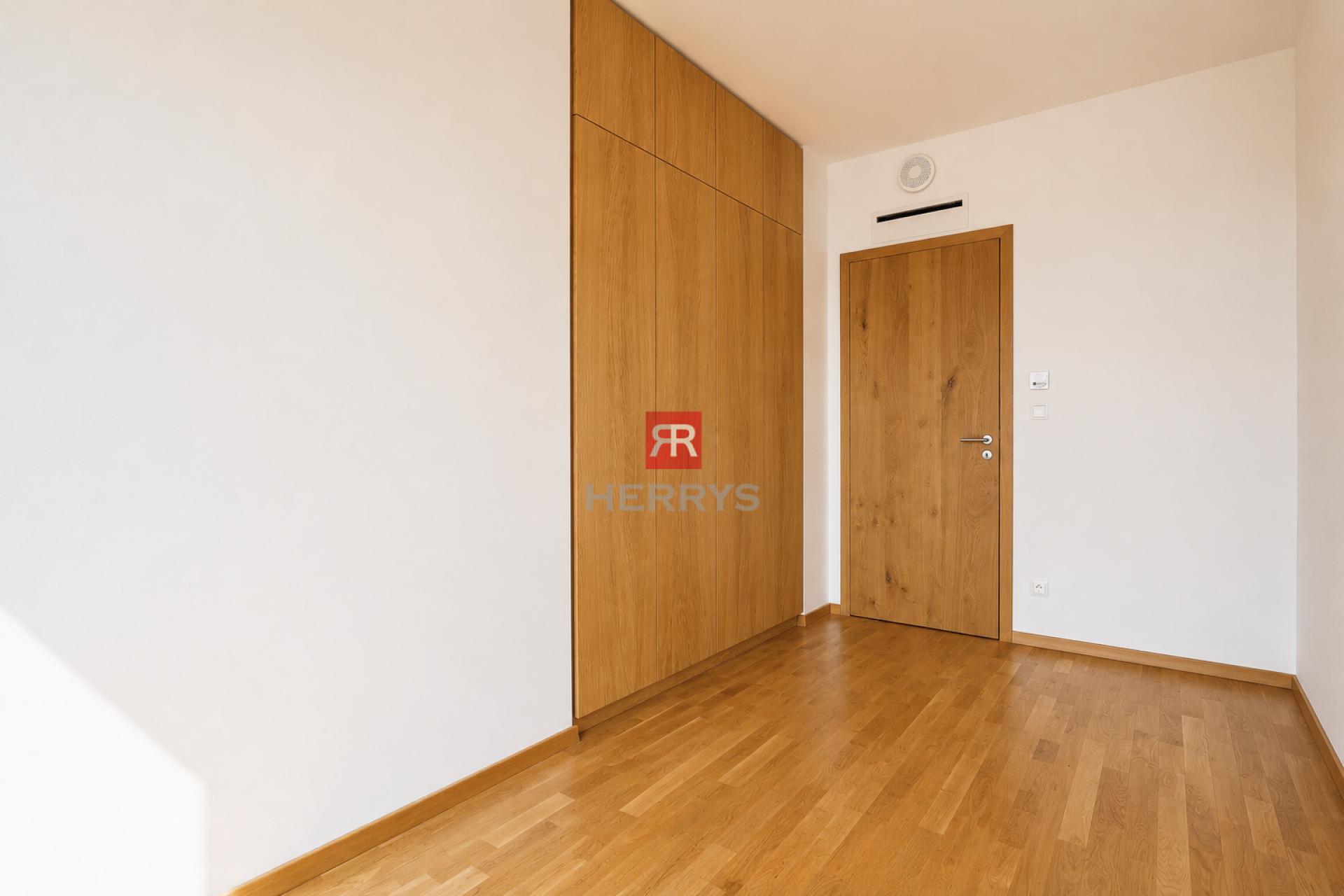 HERRYS - Na prenájom jedinečný 5-izbový byt s veľkou terasou v srdci downtownu&nbsp;