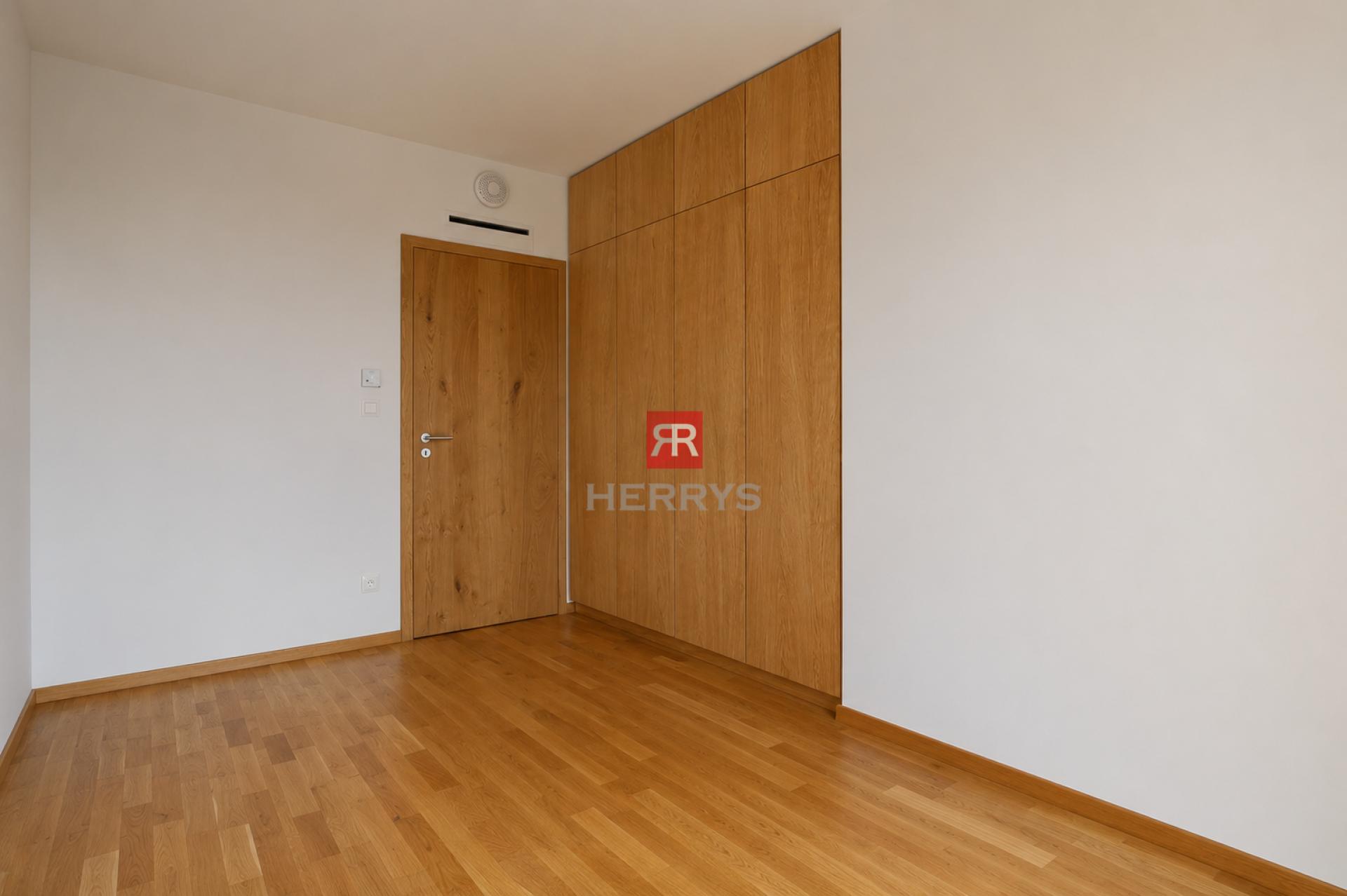 HERRYS - Na prenájom jedinečný 5-izbový byt s veľkou terasou v srdci downtownu&nbsp;