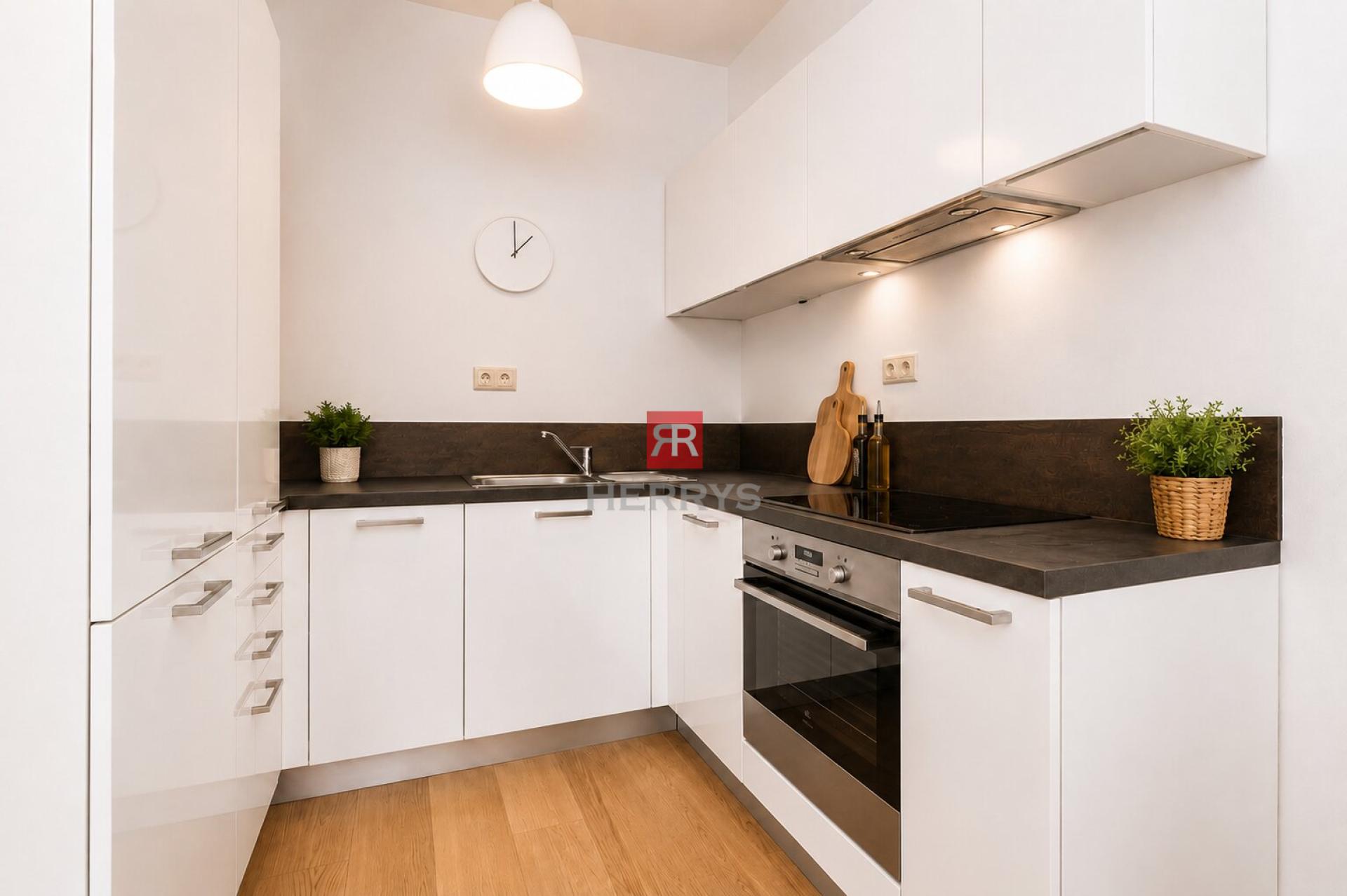 HERRYS - Na predaj investičný 2-izbový byt na 25. poschodí v Panorama City s parkovaním