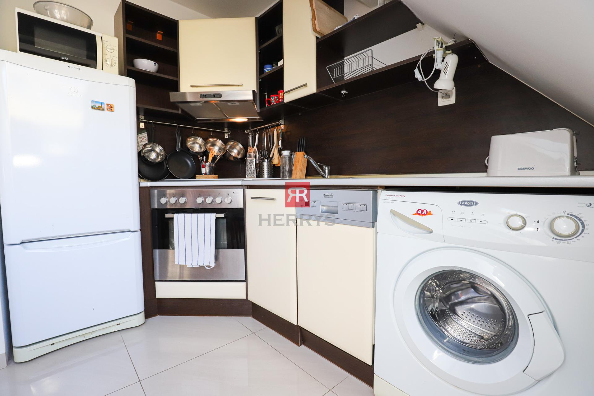 HERRYS - Na prenájom 2,5 izbový mezonet s veľkou terasou v centre mesta