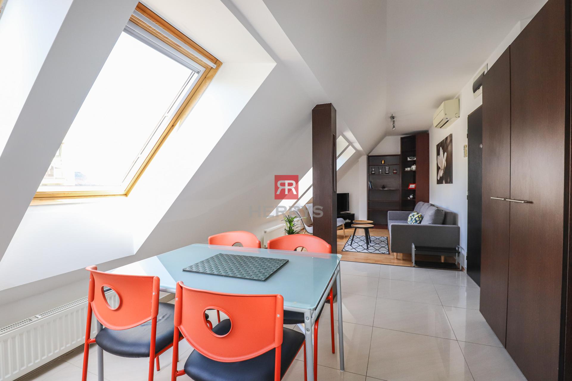 HERRYS - Na prenájom 2,5 izbový mezonet s veľkou terasou v centre mesta