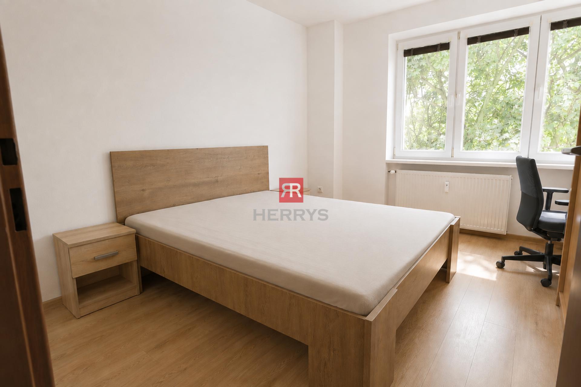 HERRYS - Na prenájom zariadený 3-izbový byt v tichej oblasti centra na Kupeckého ulici