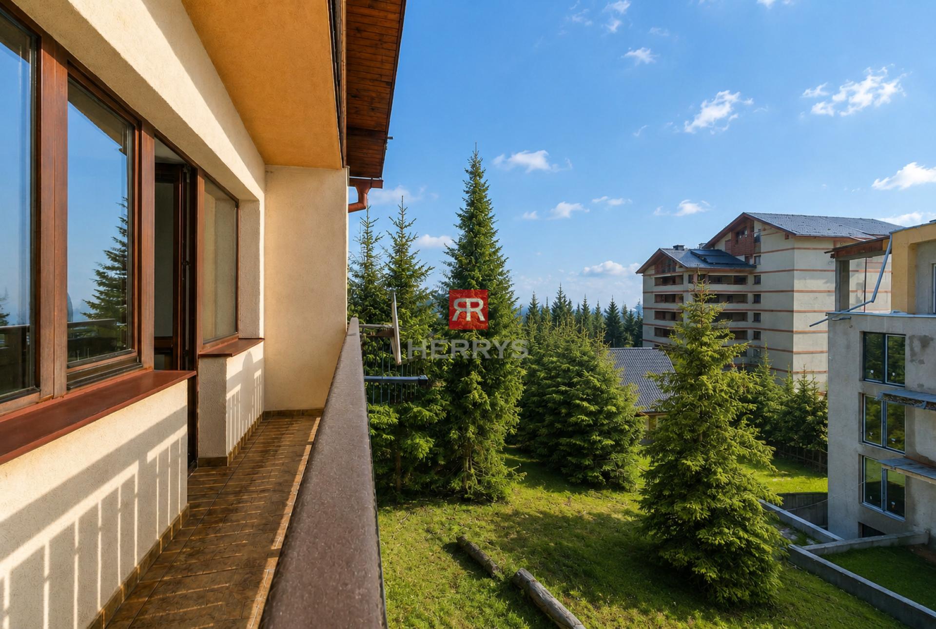 HERRYS - Na predaj 3 izbový priestranný byt v srdci Donovalov s dobrou dispozíciou, 3x parking