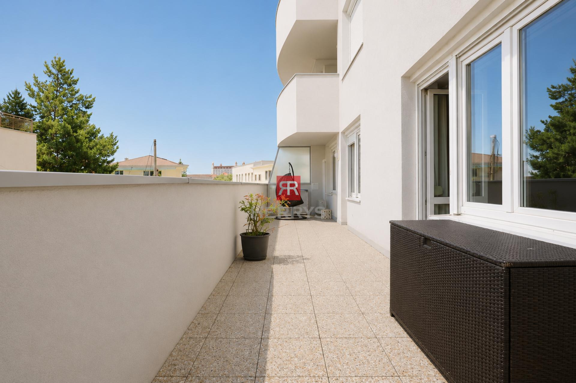 HERRYS - Furnished New 4-Bedroom Apartment for Rent near Horský Park