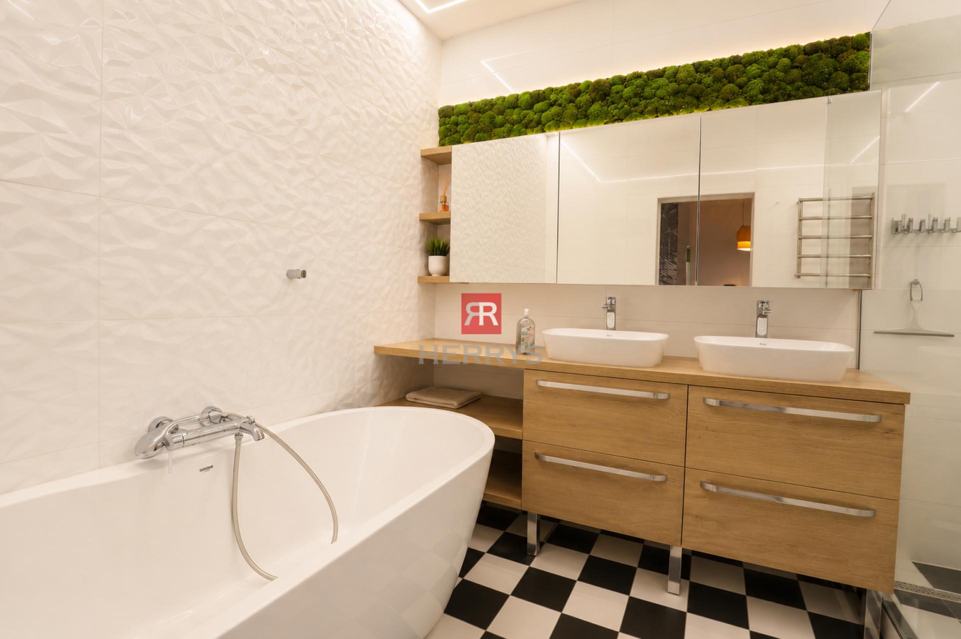HERRYS - Furnished New 4-Bedroom Apartment for Rent near Horský Park