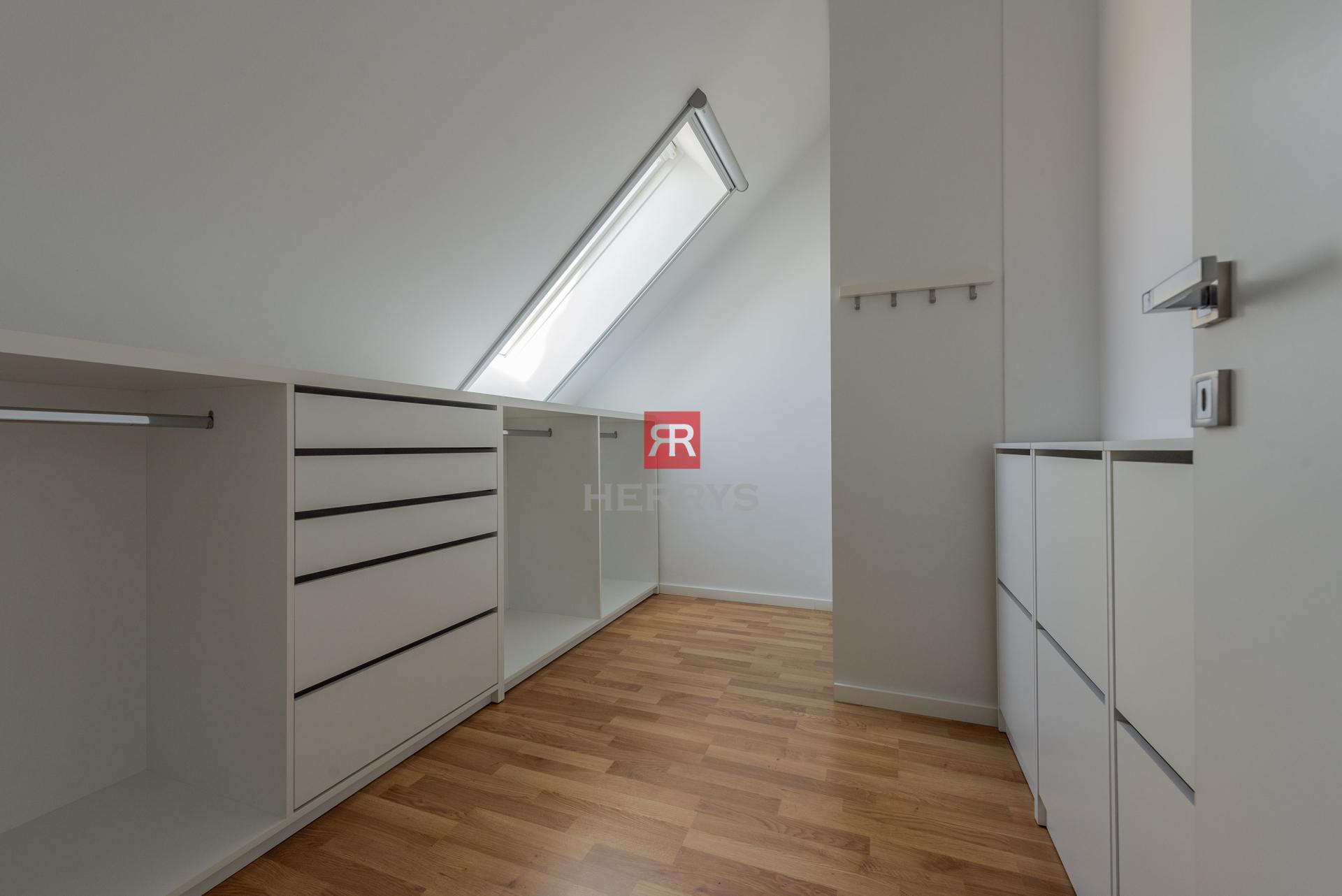 HERRYS – Na prenájom nadštandardný a luxusný 5 izbový mezonet s 2 státiami