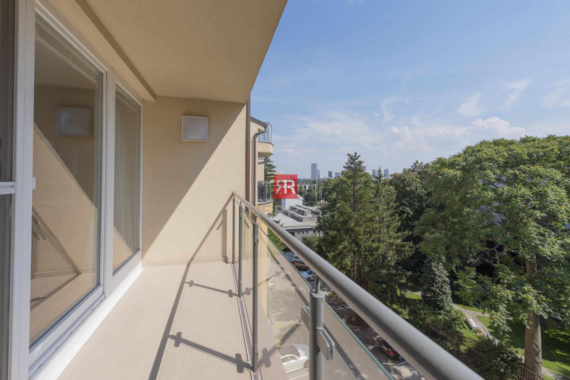 HERRYS – Na prenájom nadštandardný a luxusný 5 izbový mezonet s 2 státiami