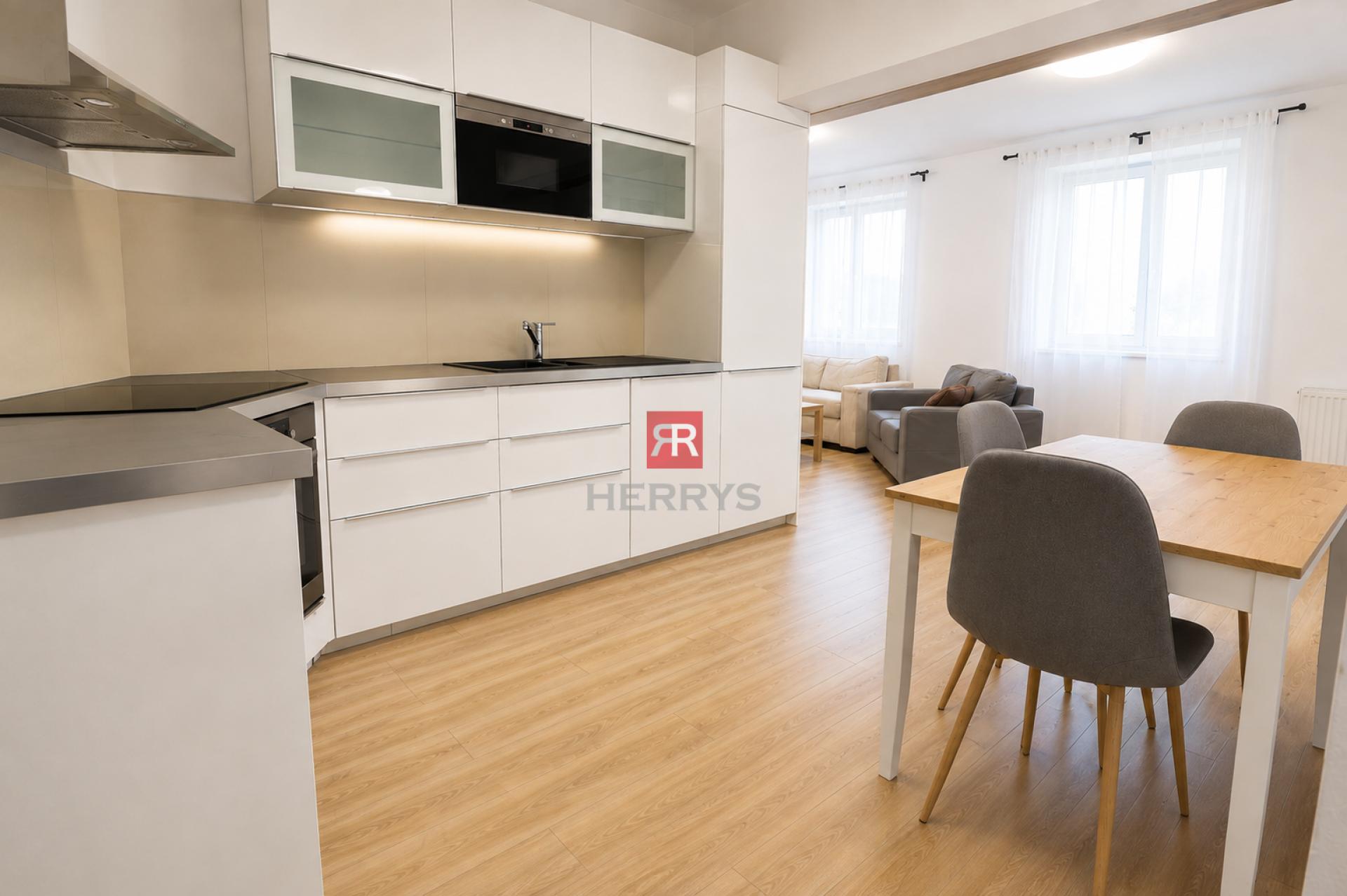 HERRYS - Furnished 3-bedroom apartment for rent in Karlova Ves with easy access to the city centre.