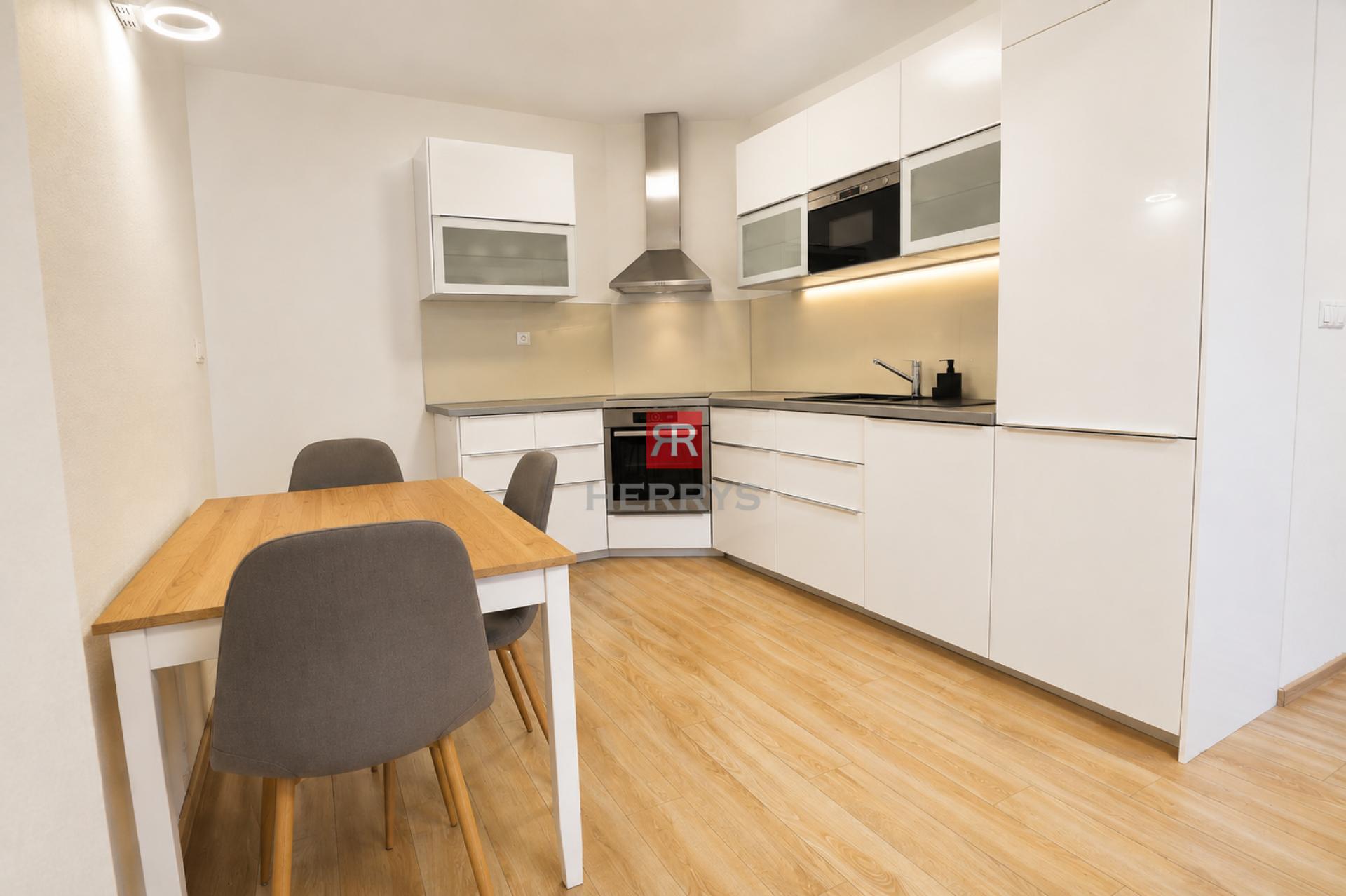 HERRYS - Furnished 3-bedroom apartment for rent in Karlova Ves with easy access to the city centre.