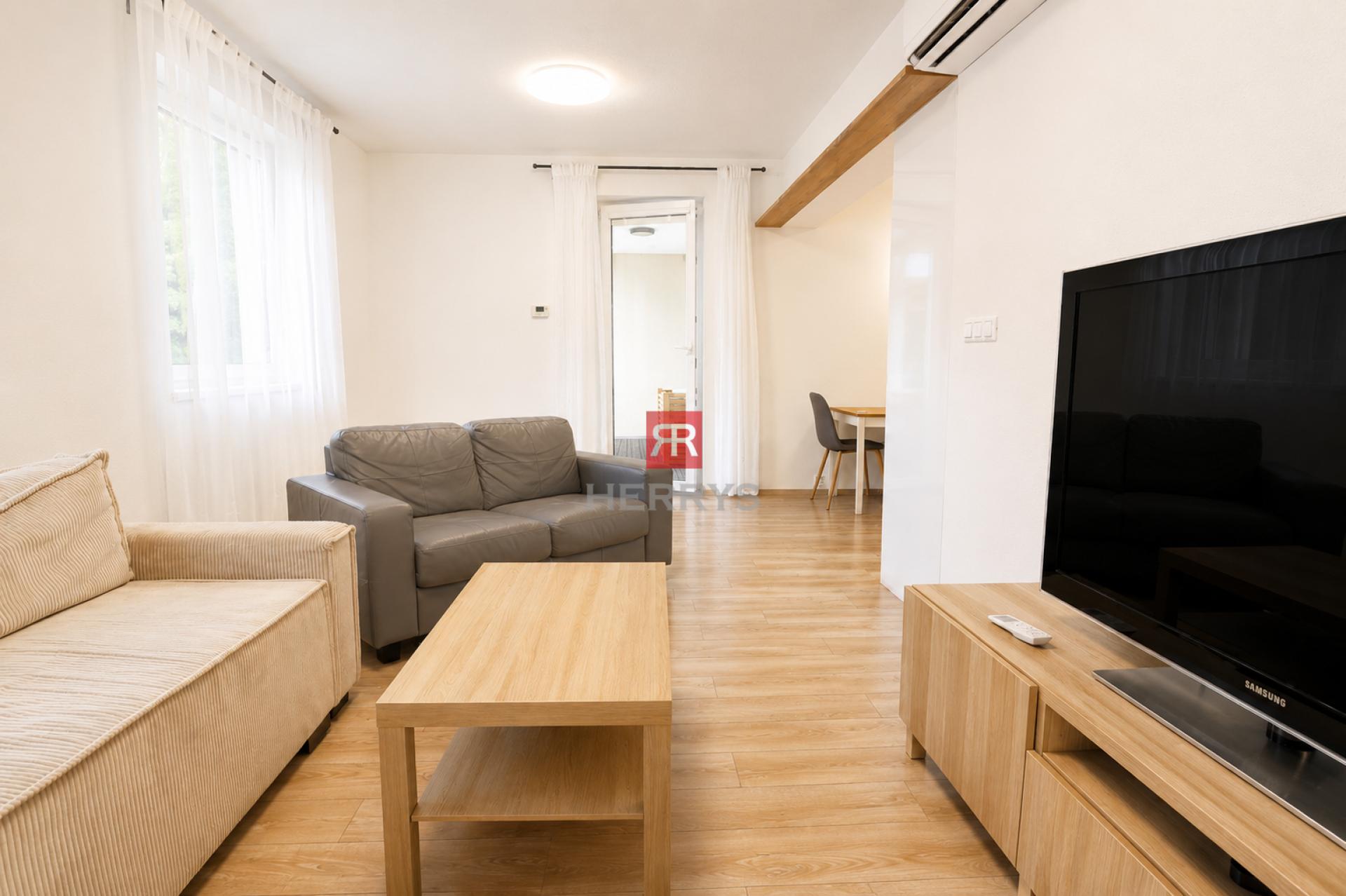 HERRYS - Furnished 3-bedroom apartment for rent in Karlova Ves with easy access to the city centre.