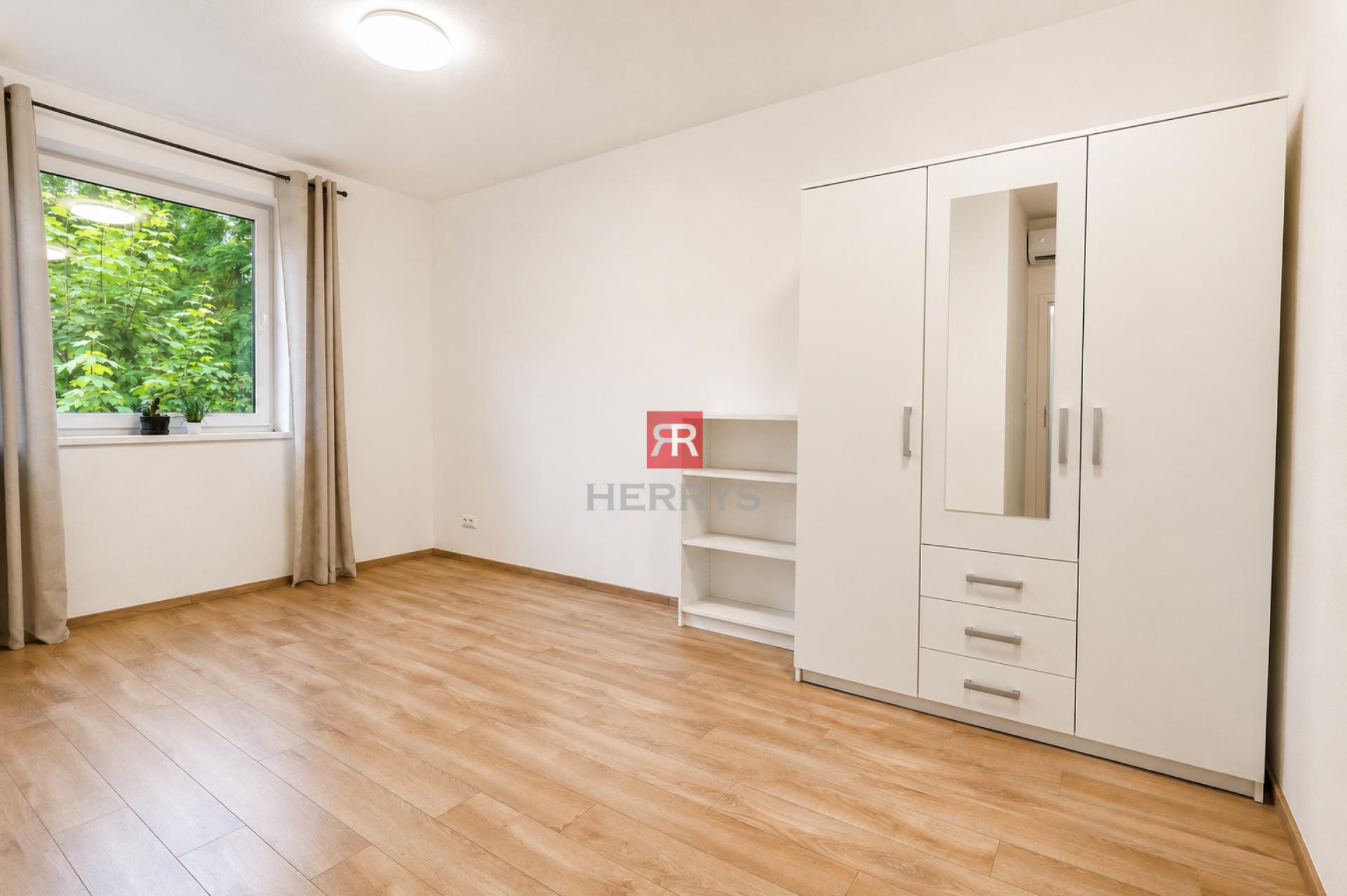 HERRYS - Furnished 3-bedroom apartment for rent in Karlova Ves with easy access to the city centre.