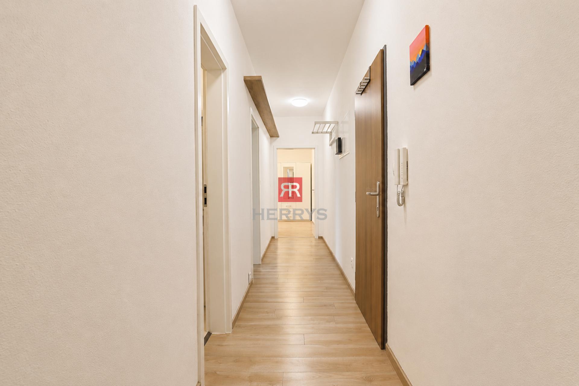 HERRYS - Furnished 3-bedroom apartment for rent in Karlova Ves with easy access to the city centre.