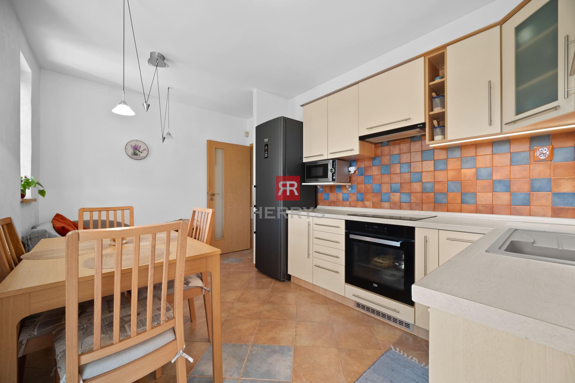 HERRYS - Na predaj výnimočný 3-izbový bungalov so saunou, bazénom a krásnou záhradou, Veľké Blahovo