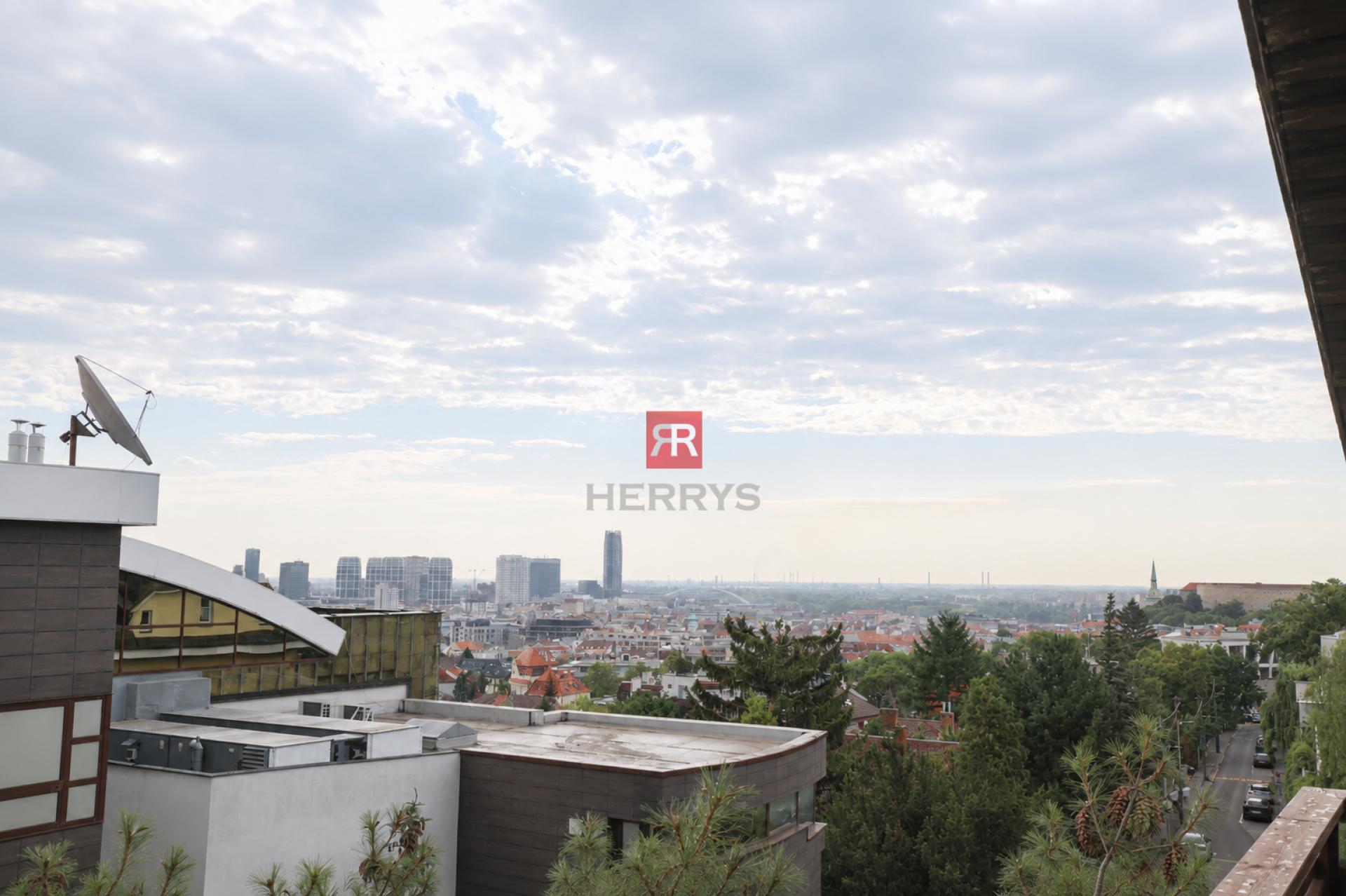 HERRYS - For rent renovated 4-room apartment at a lucrative address, Červeňova Street