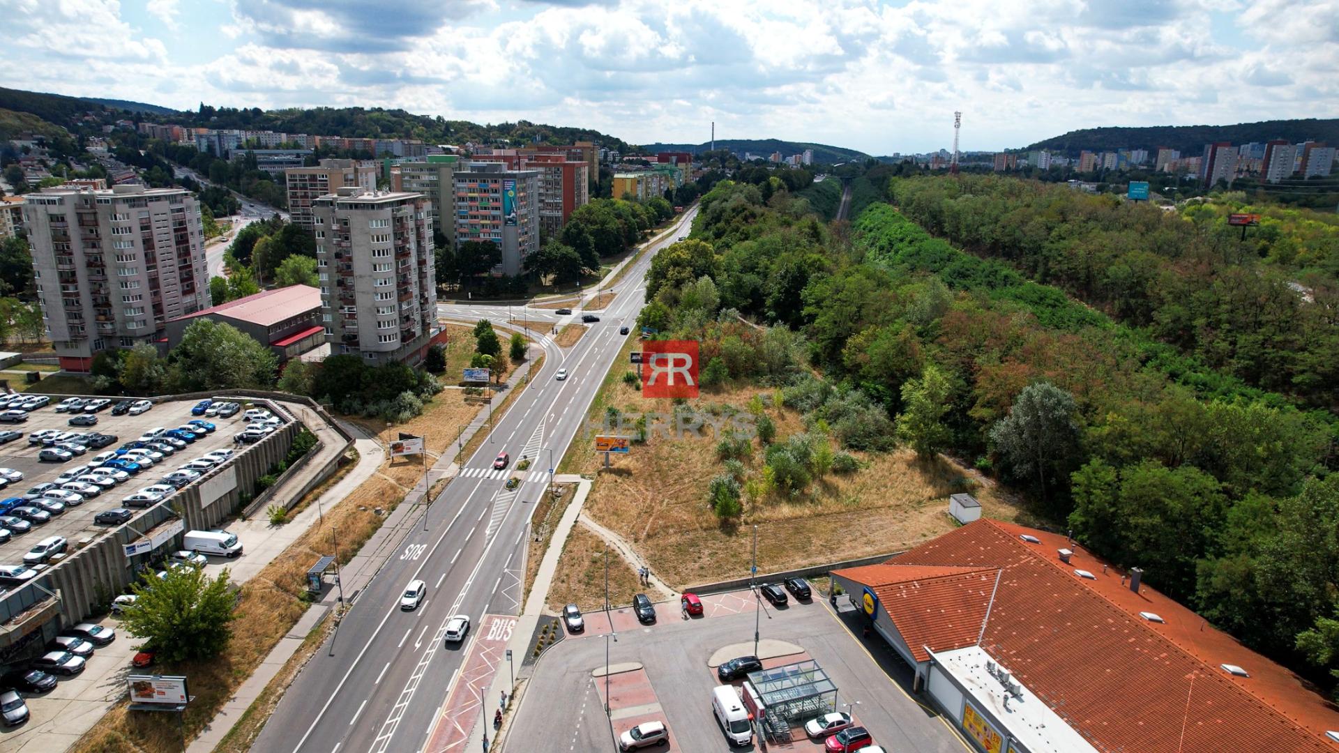 HERRYS - exkluzívne na predaj pozemok určený na retailovú výstavbu, Hodonínska - Lamač