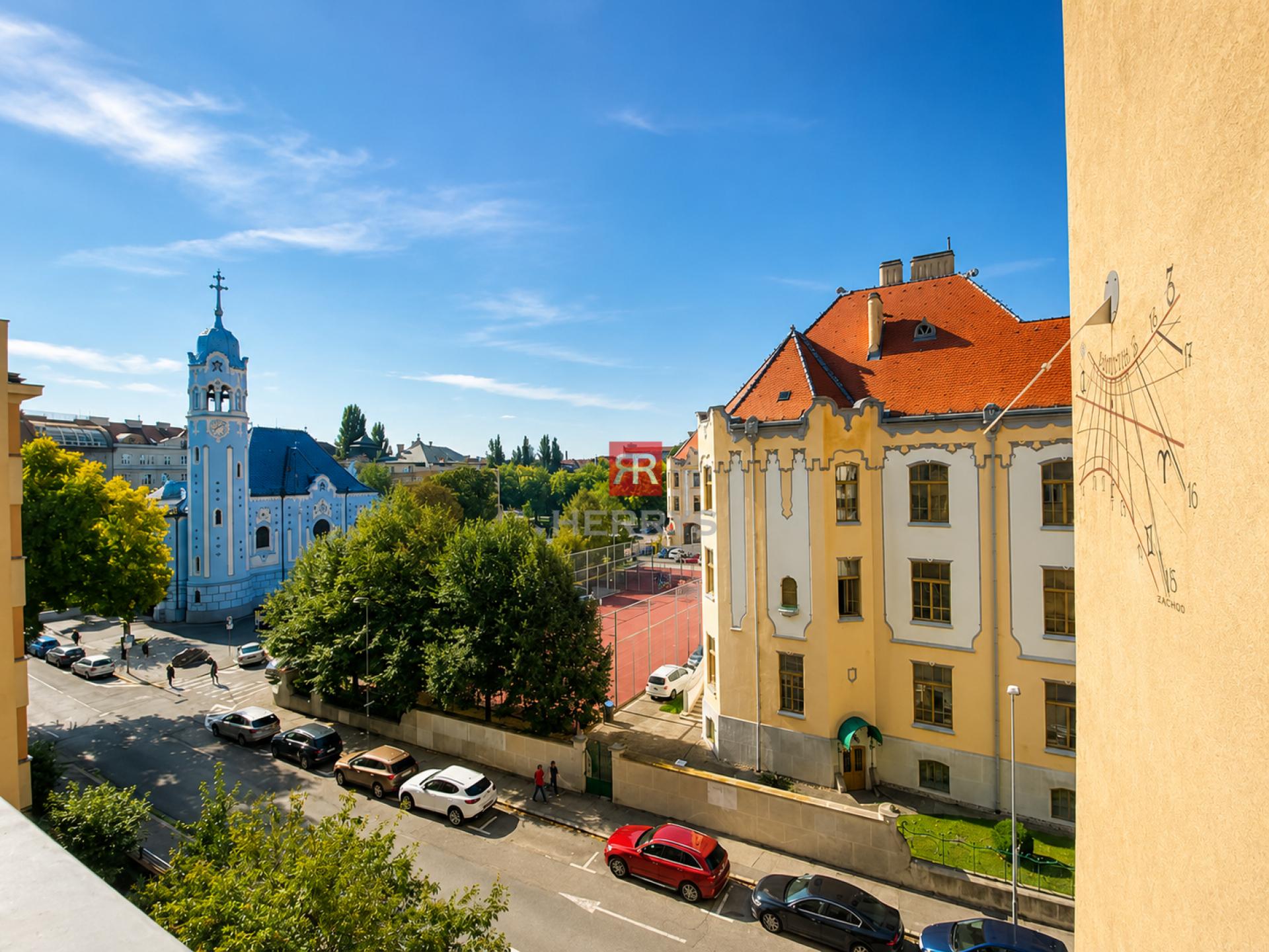 HERRYS – Na prenájom príjemný, svetlý 2-izbový byt v centre Starého Mesta na Grösslingovej ulici.