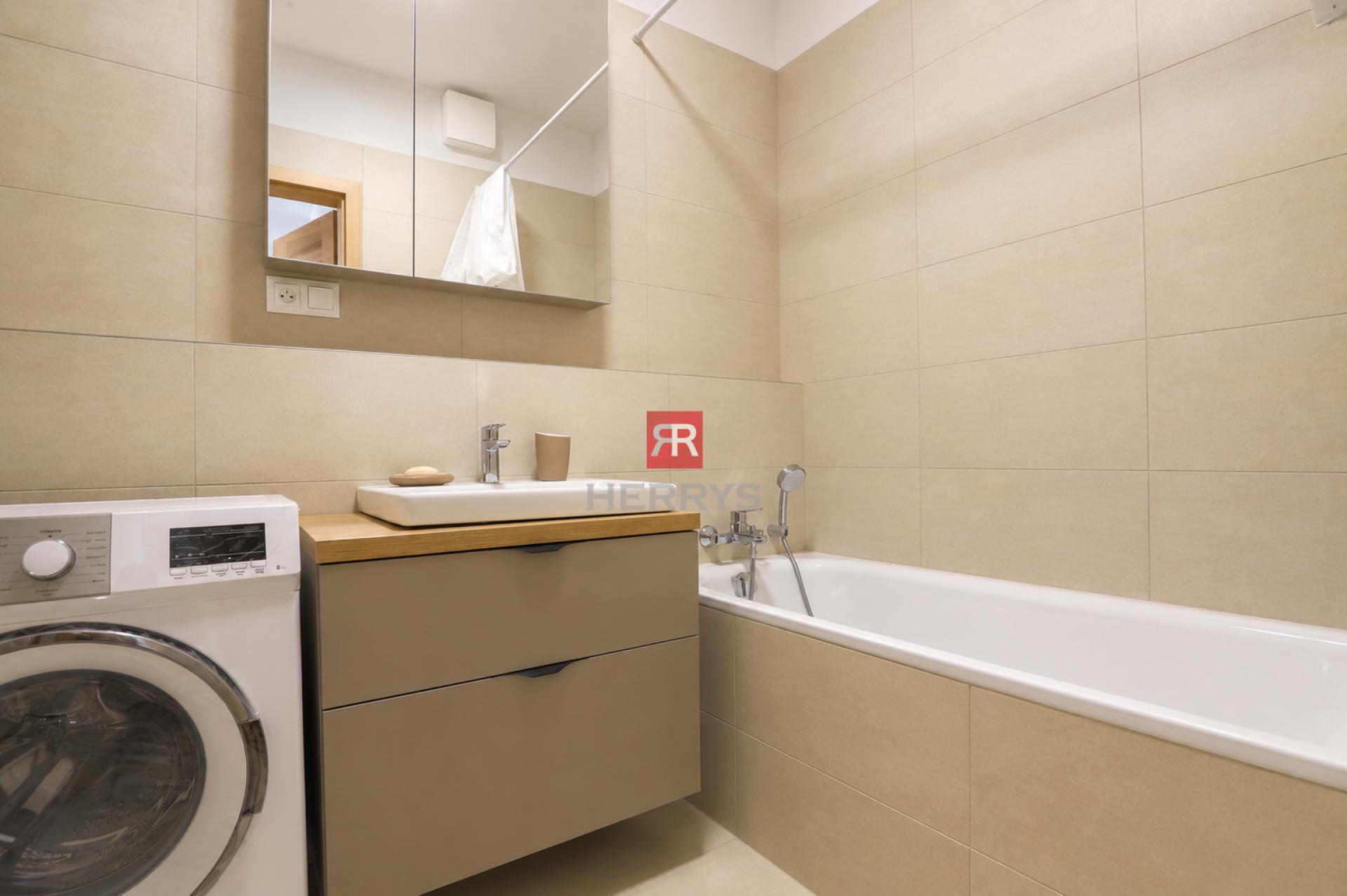 HERRYS - Úplne nový 2-izbový byt s veľkou loggiou (13,31m2), parkovaním a kobkou - Čerešne