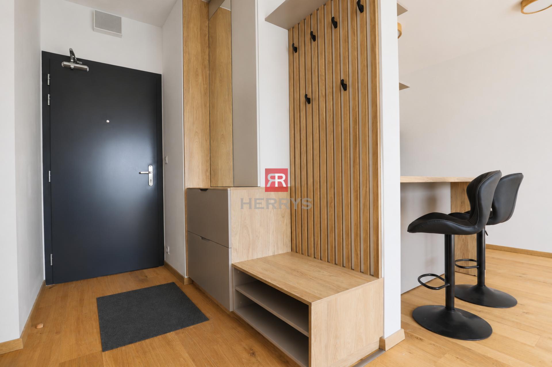 HERRYS - Úplne nový 2-izbový byt s veľkou loggiou (13,31m2), parkovaním a kobkou - Čerešne