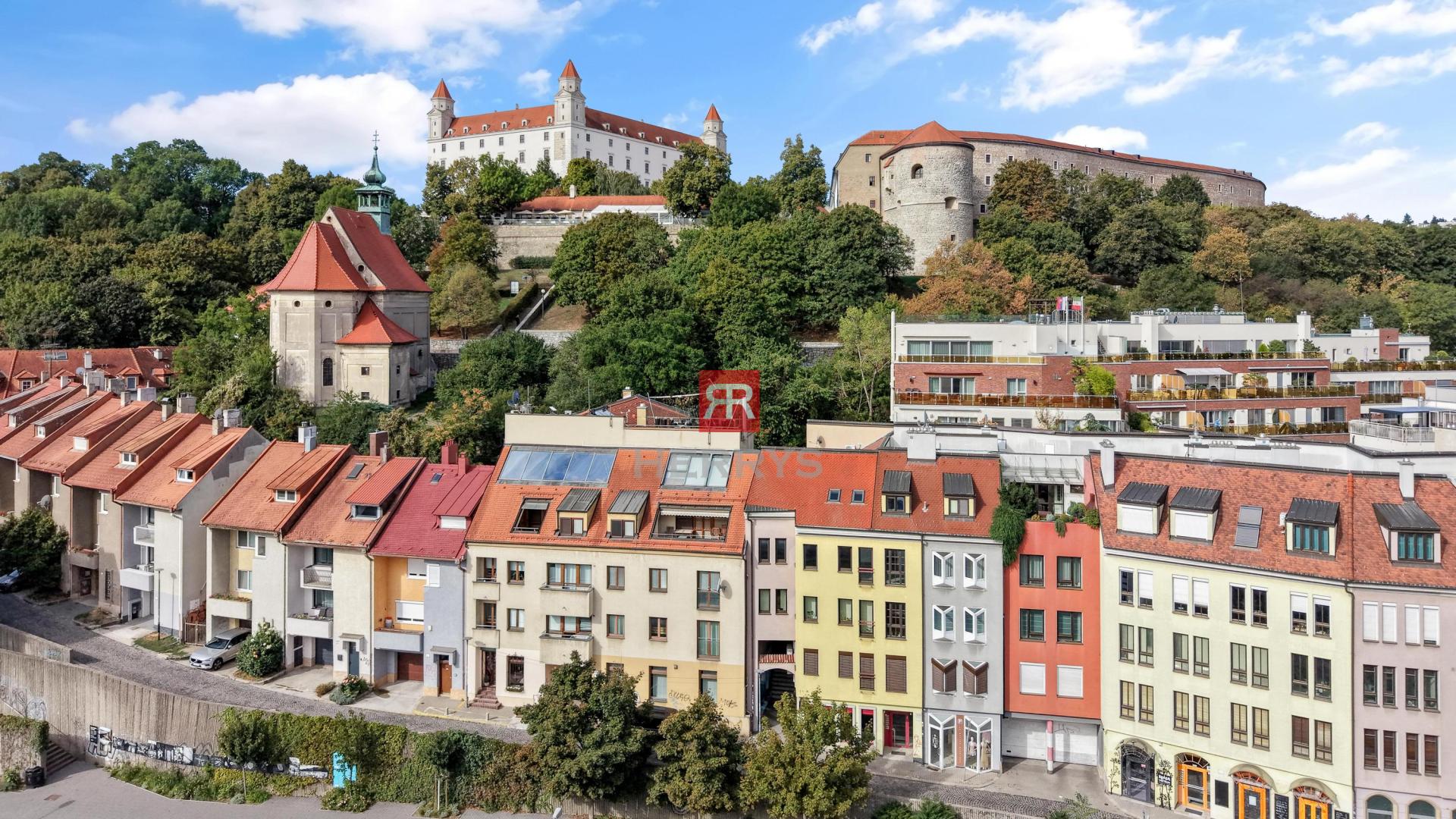 HERRYS – For sale attractive 4-room flat with parking on the prestigious Mikulášská st in Podhradie.
