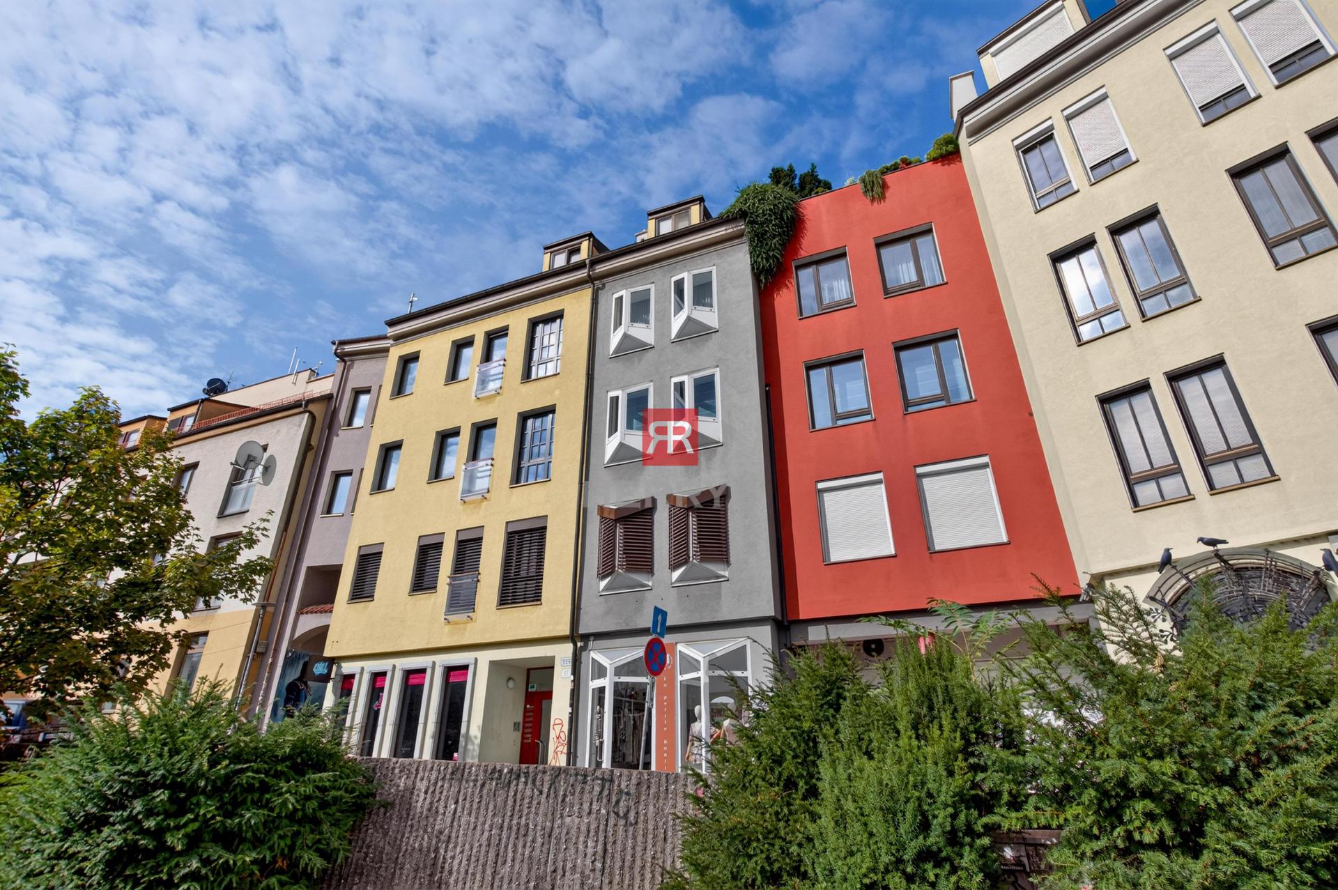 HERRYS – For sale attractive 4-room flat with parking on the prestigious Mikulášská st in Podhradie.