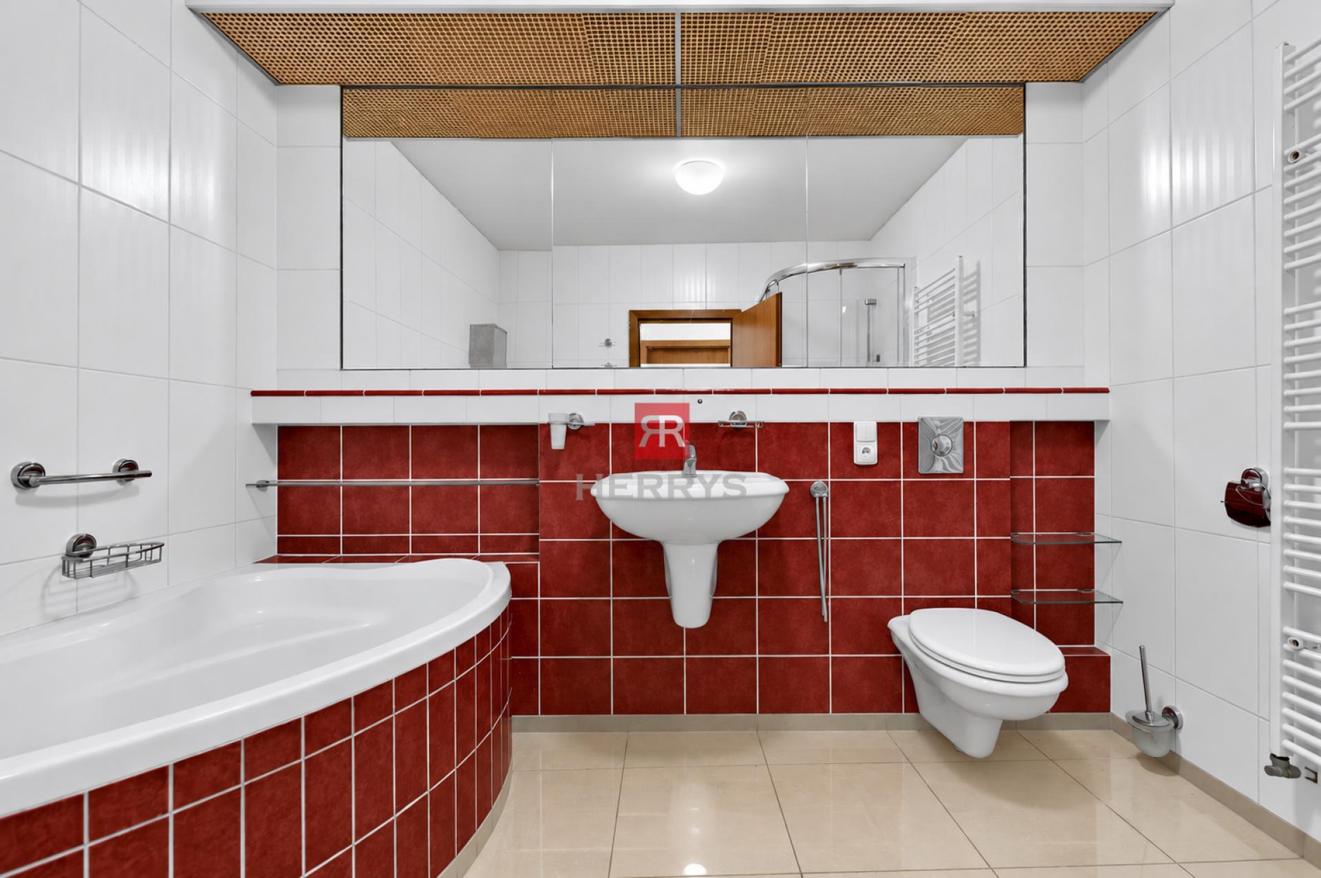 HERRYS – For sale attractive 4-room flat with parking on the prestigious Mikulášská st in Podhradie.