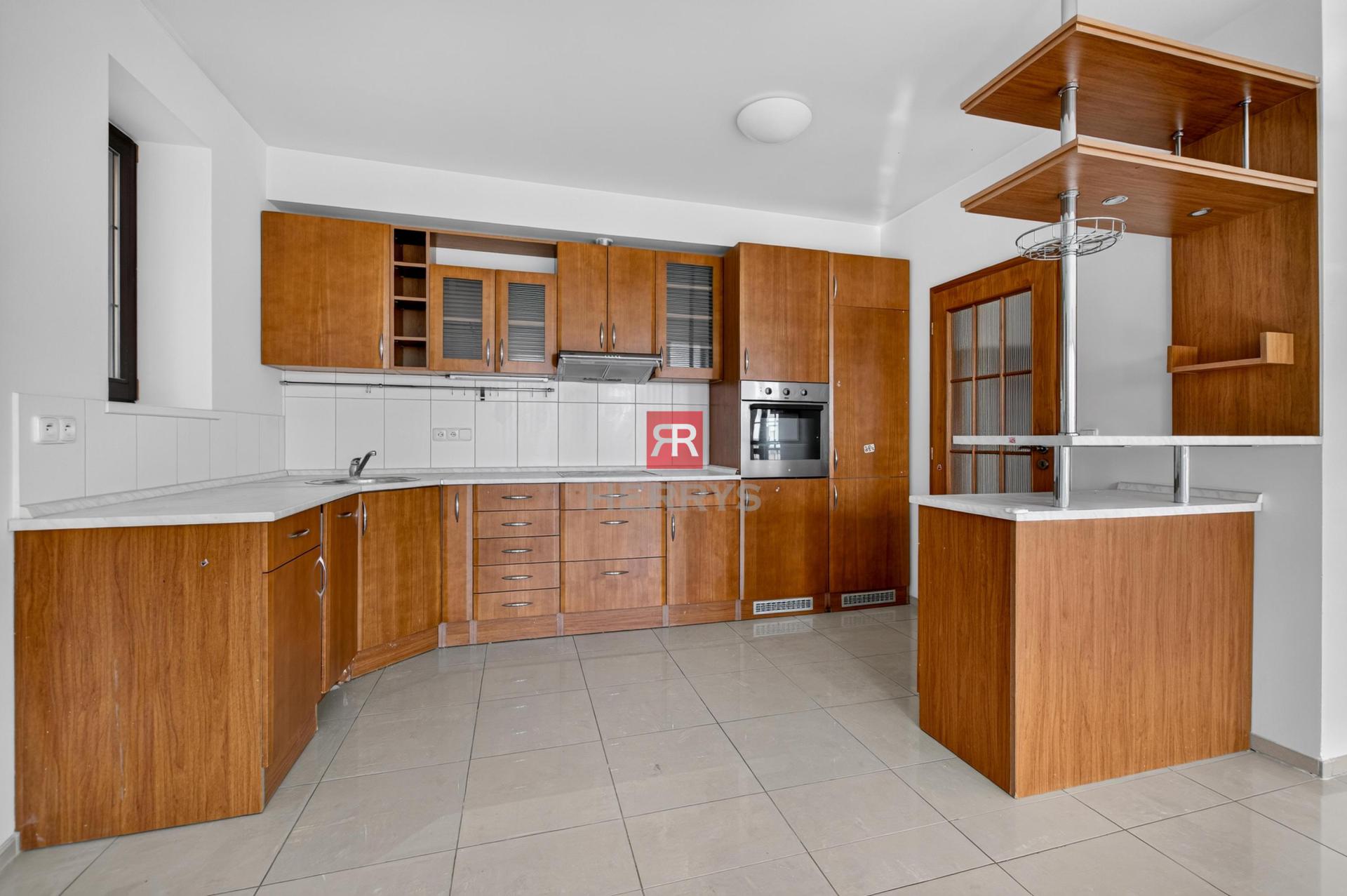 HERRYS – For sale attractive 4-room flat with parking on the prestigious Mikulášská st in Podhradie.