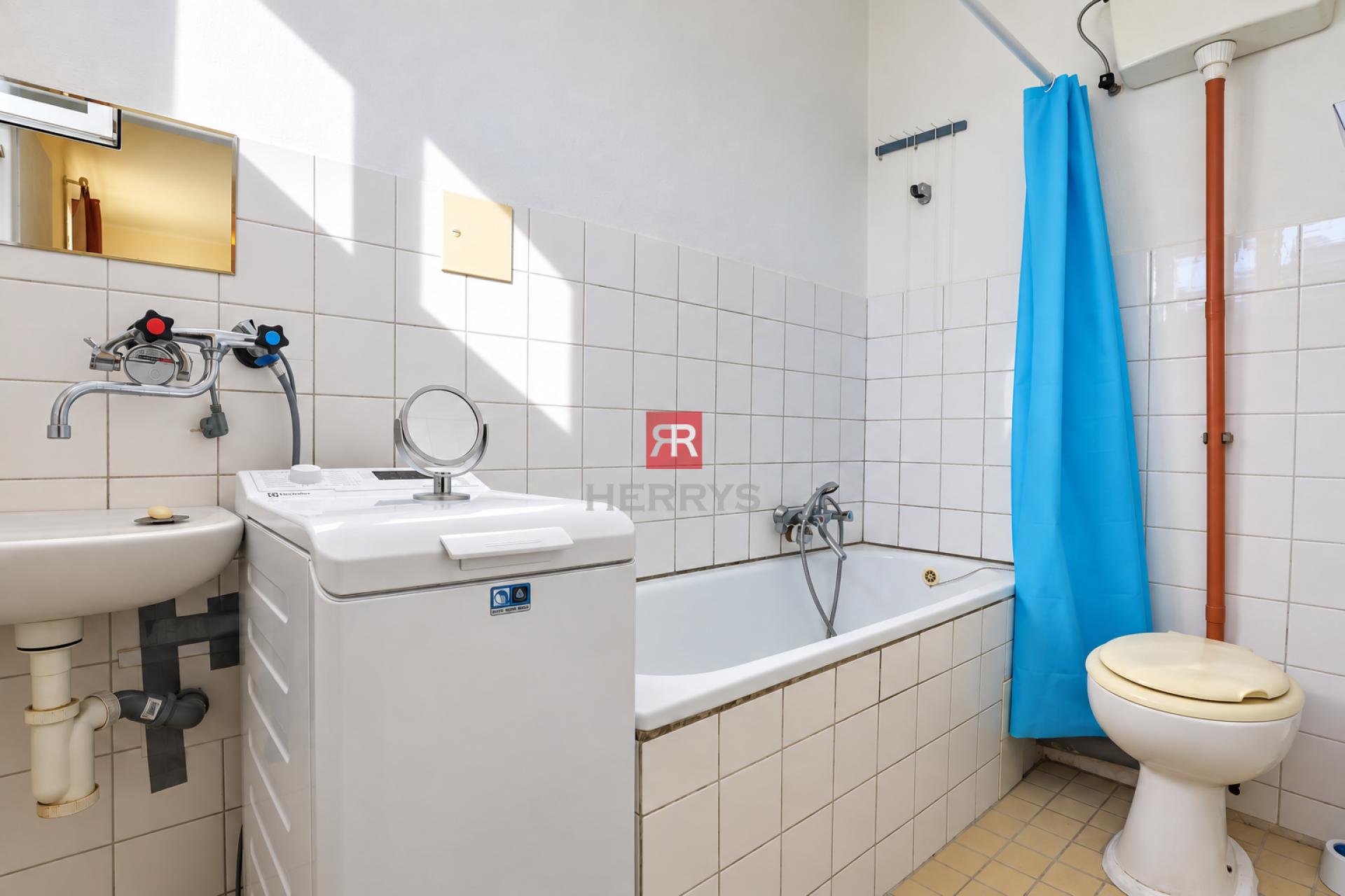 HERRYS – Elegant 2-Room Apartment for Rent with Views over Radlinského Street in Bratislava Old Town
