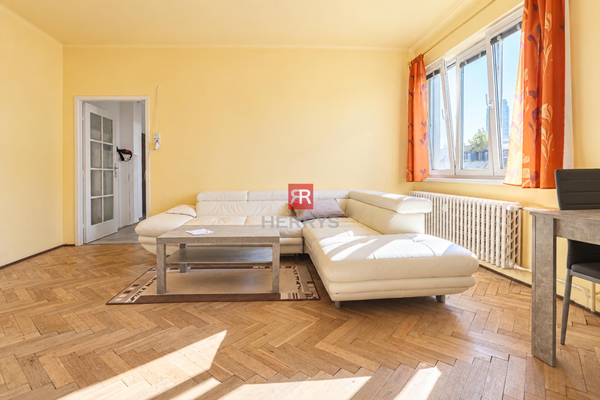 HERRYS – Elegant 2-Room Apartment for Rent with Views over Radlinského Street in Bratislava Old Town