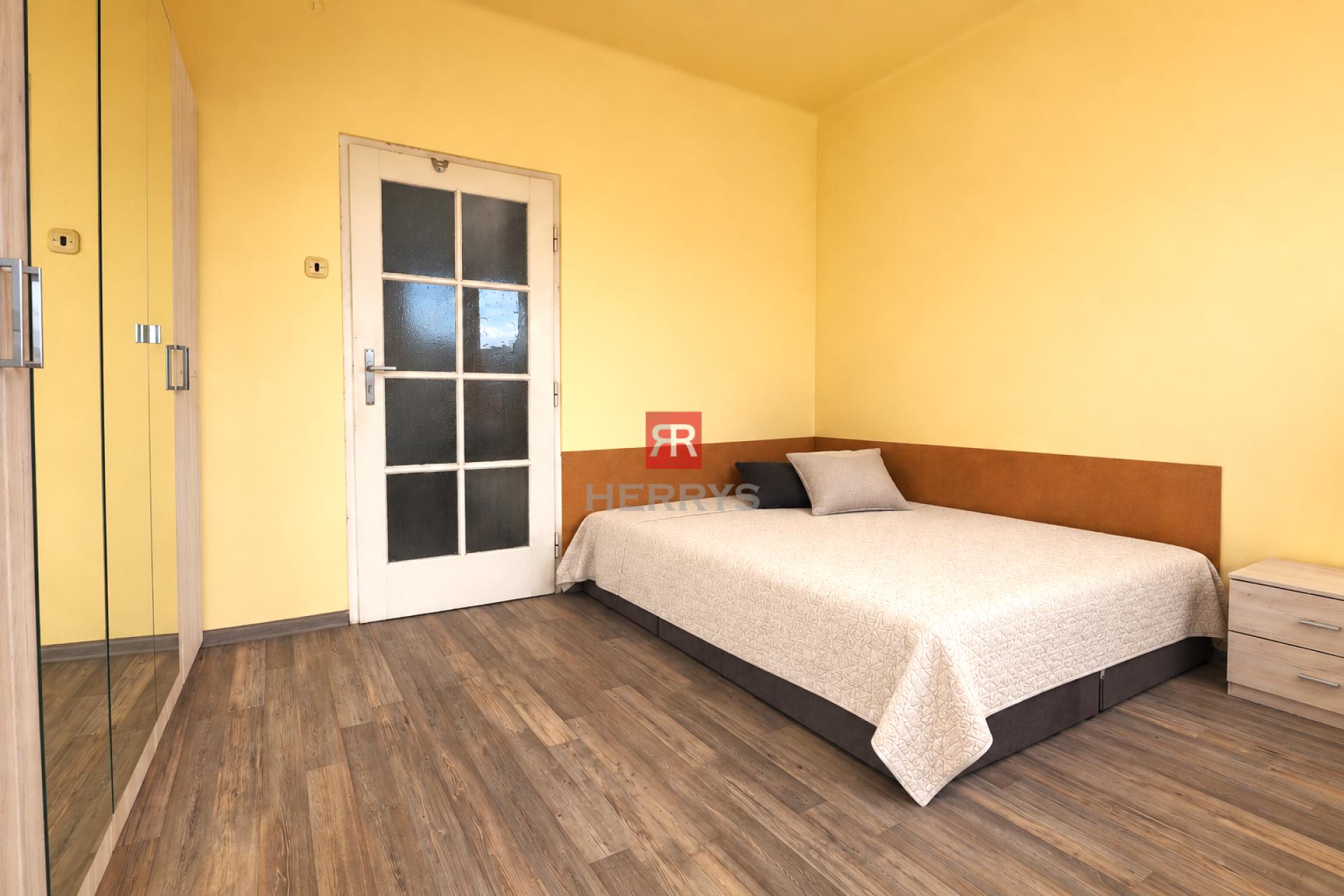 HERRYS – Elegant 2-Room Apartment for Rent with Views over Radlinského Street in Bratislava Old Town
