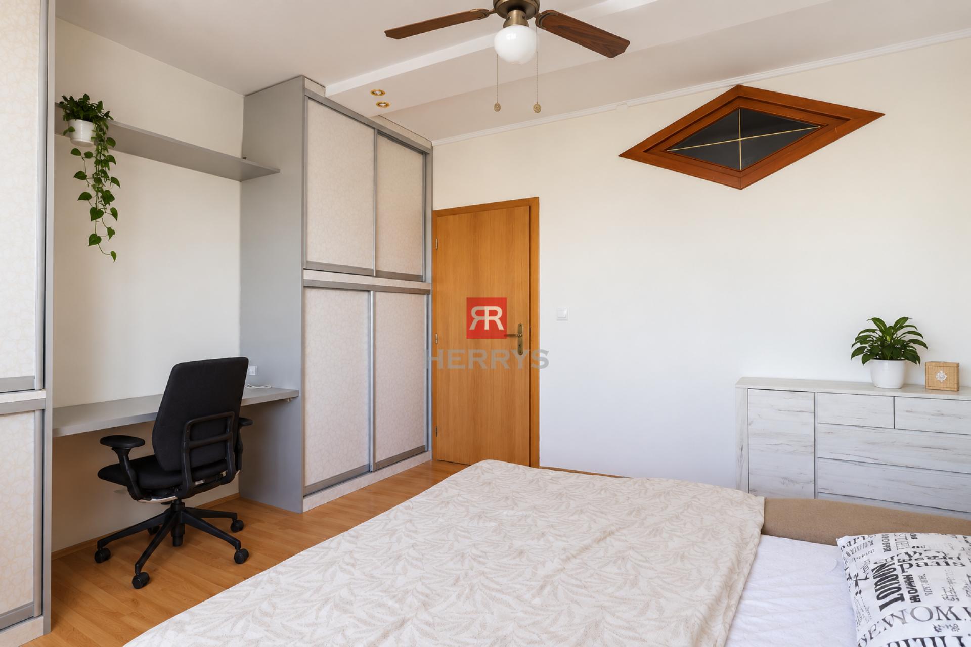HERRYS – For Rent: Spacious, Bright, Fully Furnished 3-Room Apartment in Petržalka on Hálova Street&nbsp;
