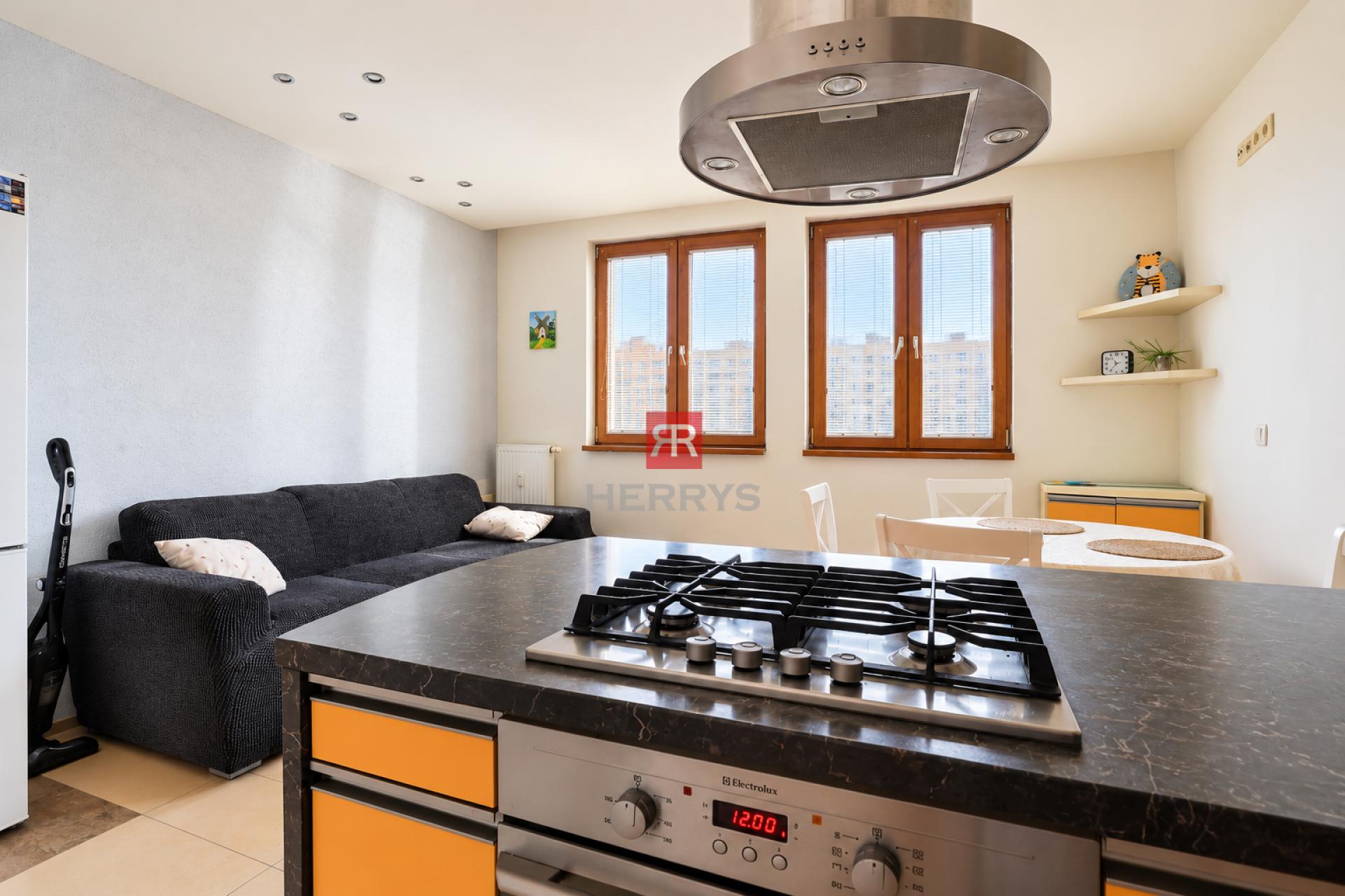 HERRYS – For Rent: Spacious, Bright, Fully Furnished 3-Room Apartment in Petržalka on Hálova Street&nbsp;