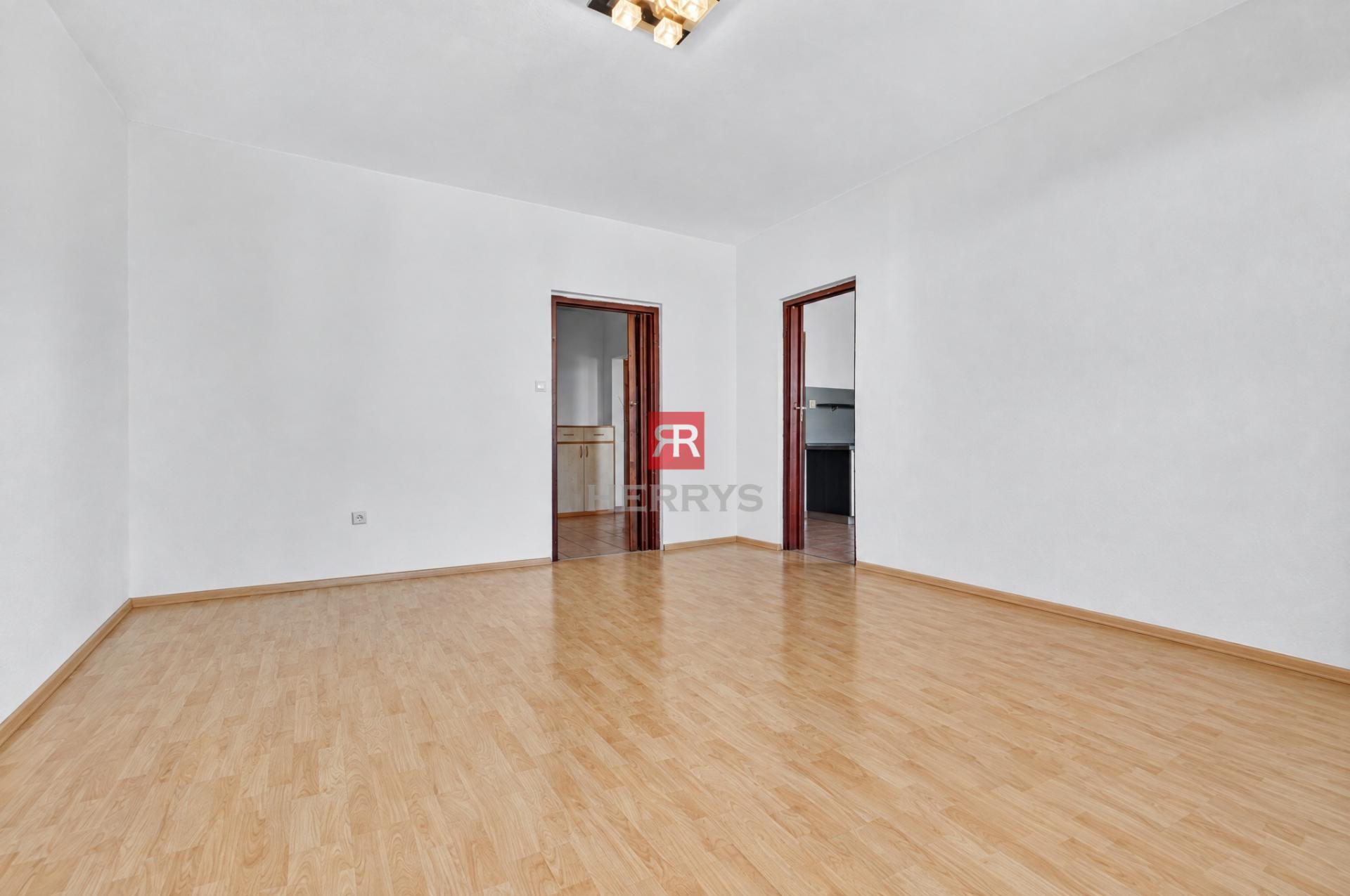 HERRYS - NA PREDAJ 4-IZBOVÝ BYT S VEĽKÝM POTENCIÁLOM – 80 m², PRIESTOR PRE VAŠE PREDSTAVY