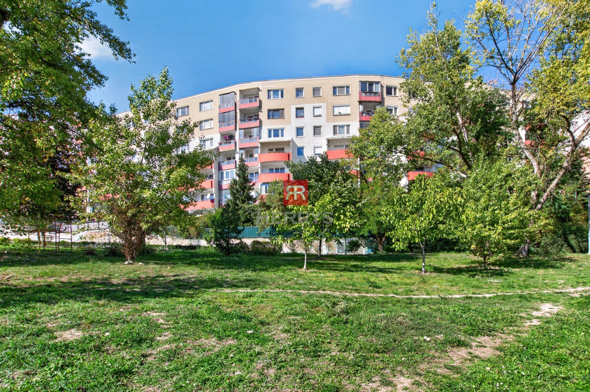 HERRYS - NA PREDAJ 4-IZBOVÝ BYT S VEĽKÝM POTENCIÁLOM – 80 m², PRIESTOR PRE VAŠE PREDSTAVY