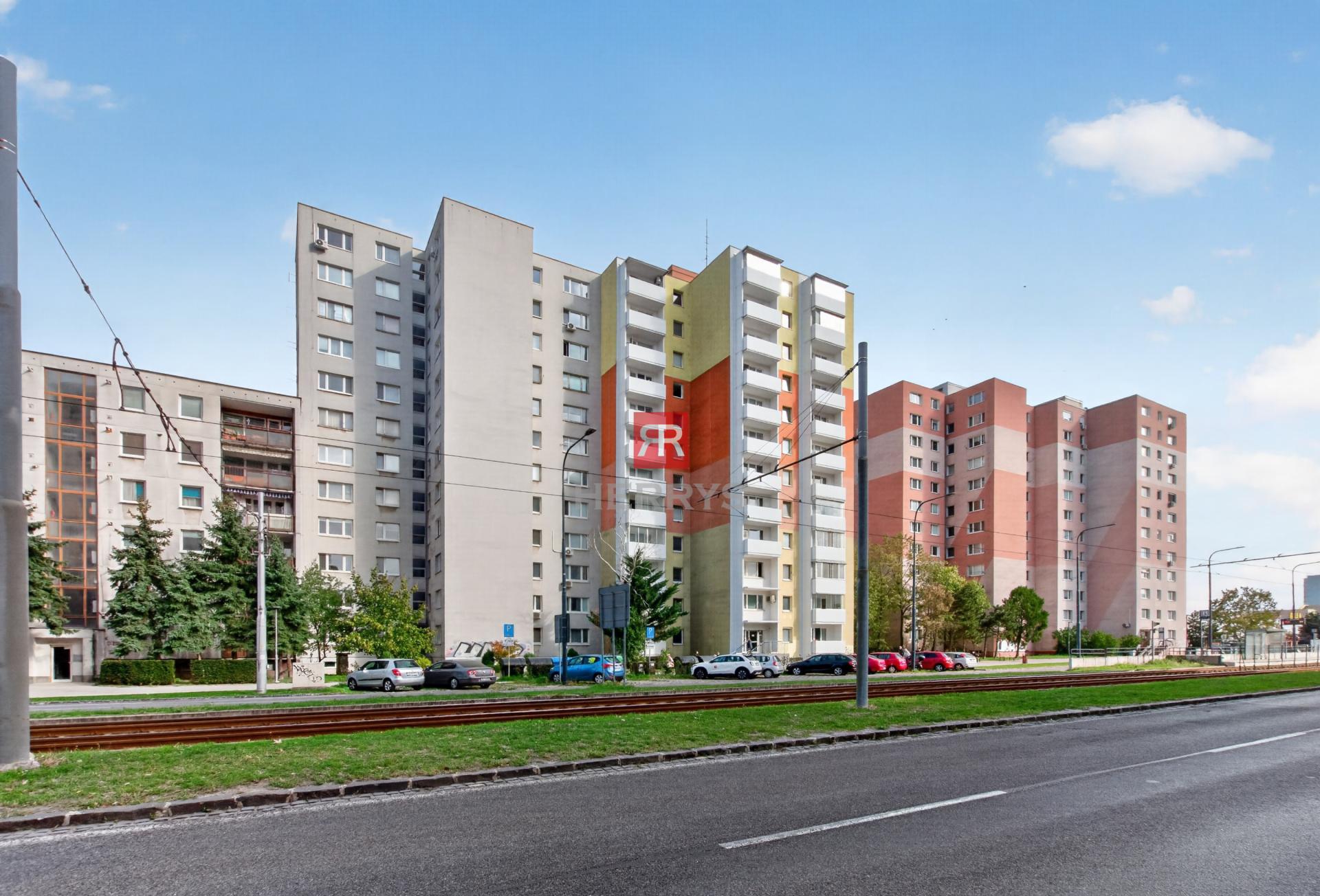 HERRYS - Na predaj investičný 1,5-izbový byt v Dúbravke na Saratovskej ulici