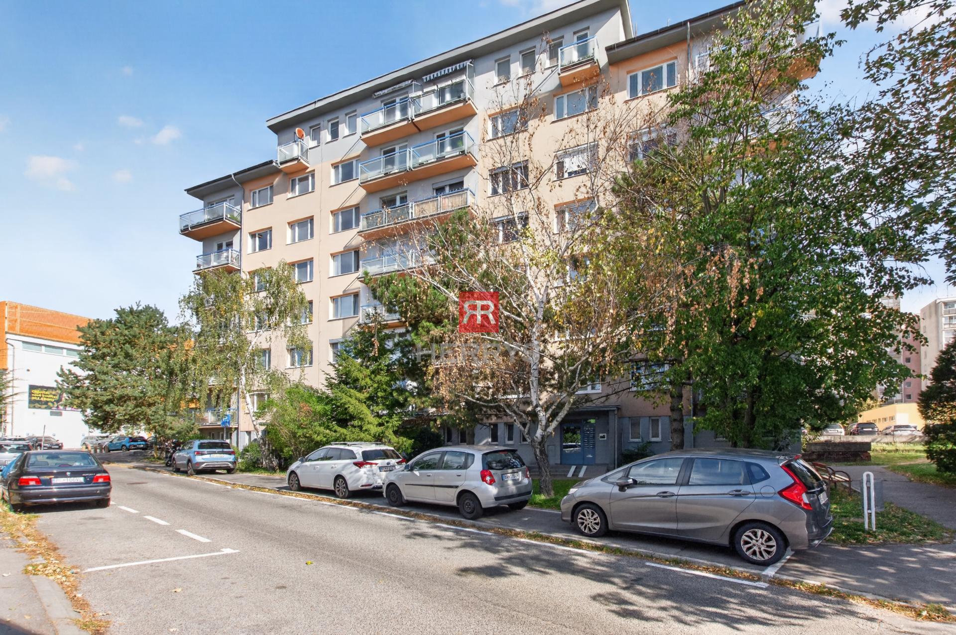 HERRYS – 1-izbový byt s pivnicou | Pôvodný stav | Investícia či prvé bývanie | Klenová, Kramáre