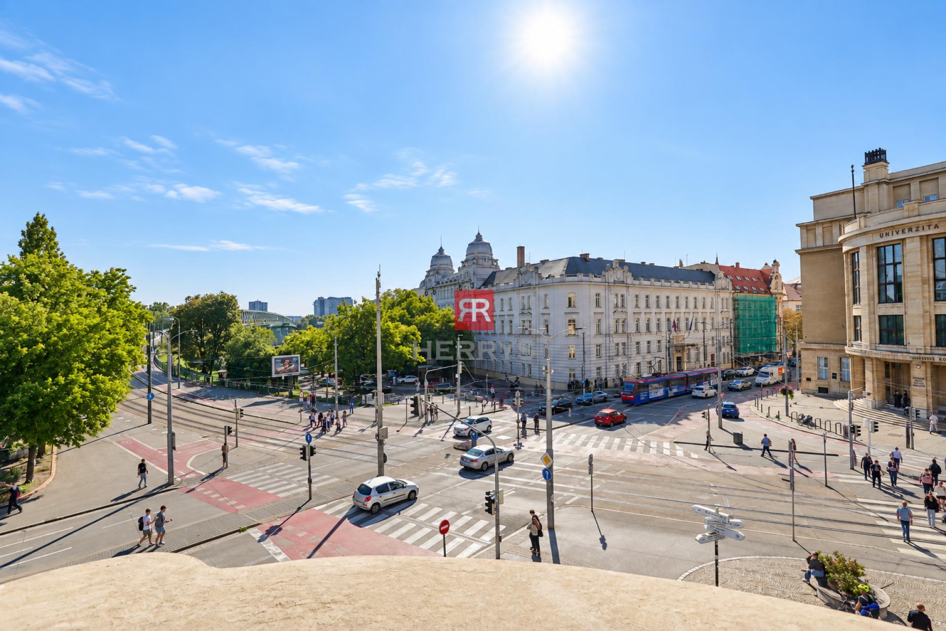HERRYS - na prenájom reprezentatívna kancelária na prestížnej adrese na Šafárikovom námestí