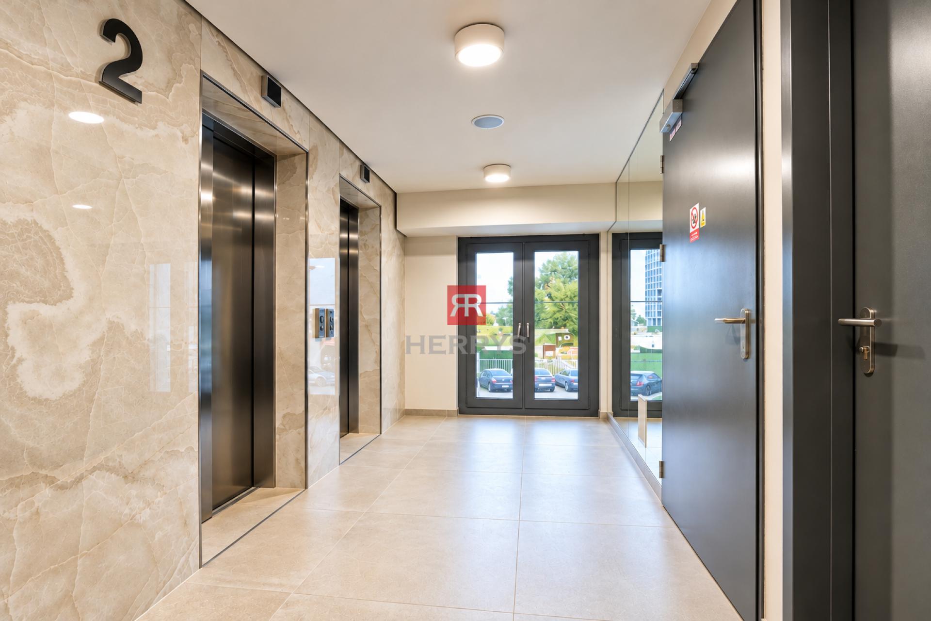 HERRYS – Na predaj jedinečný 2-izbový apartmán s predzáhradkou v prémiovom projekte Metropolis