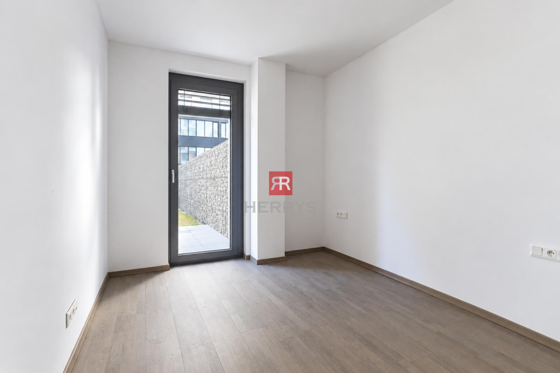 HERRYS – Na predaj jedinečný 2-izbový apartmán s predzáhradkou v prémiovom projekte Metropolis
