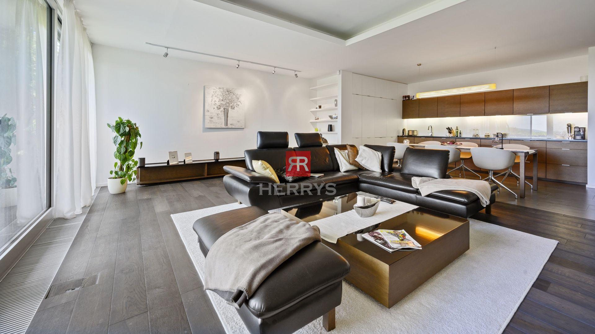 HERRYS - For rent spacious and modern flat with garden in Condominium Renaissance