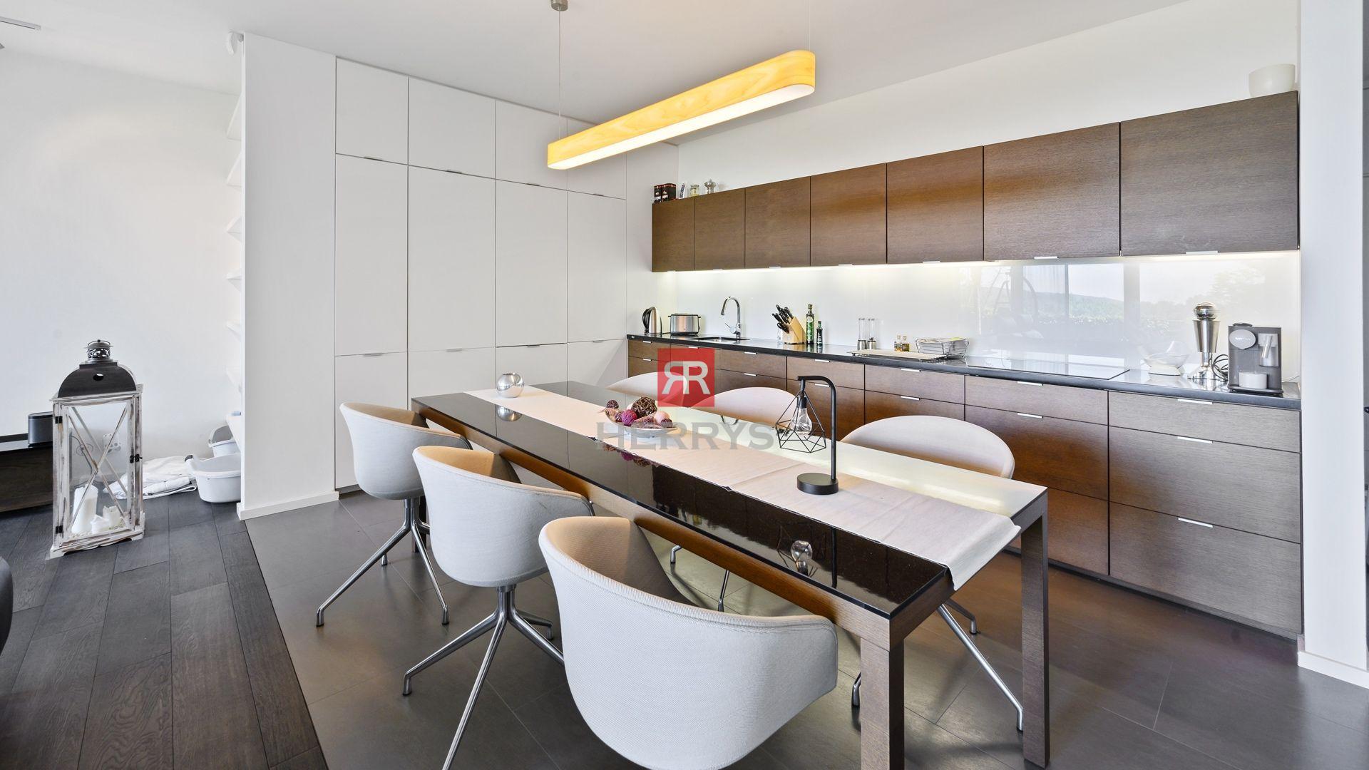 HERRYS - For rent spacious and modern flat with garden in Condominium Renaissance